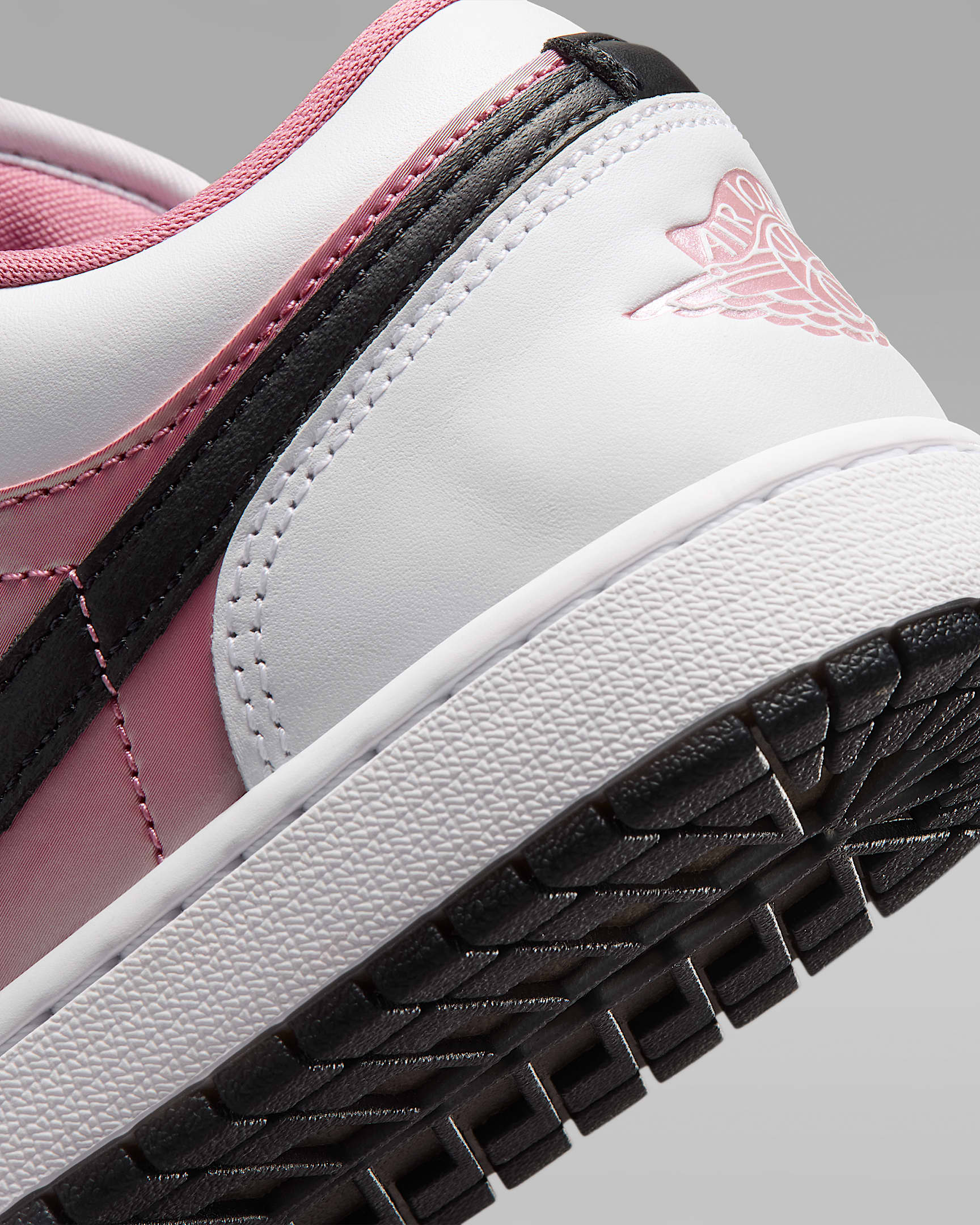 Air Jordan 1 Low SE Kadın Ayakkabısı - Beyaz/Siyah/Desert Berry