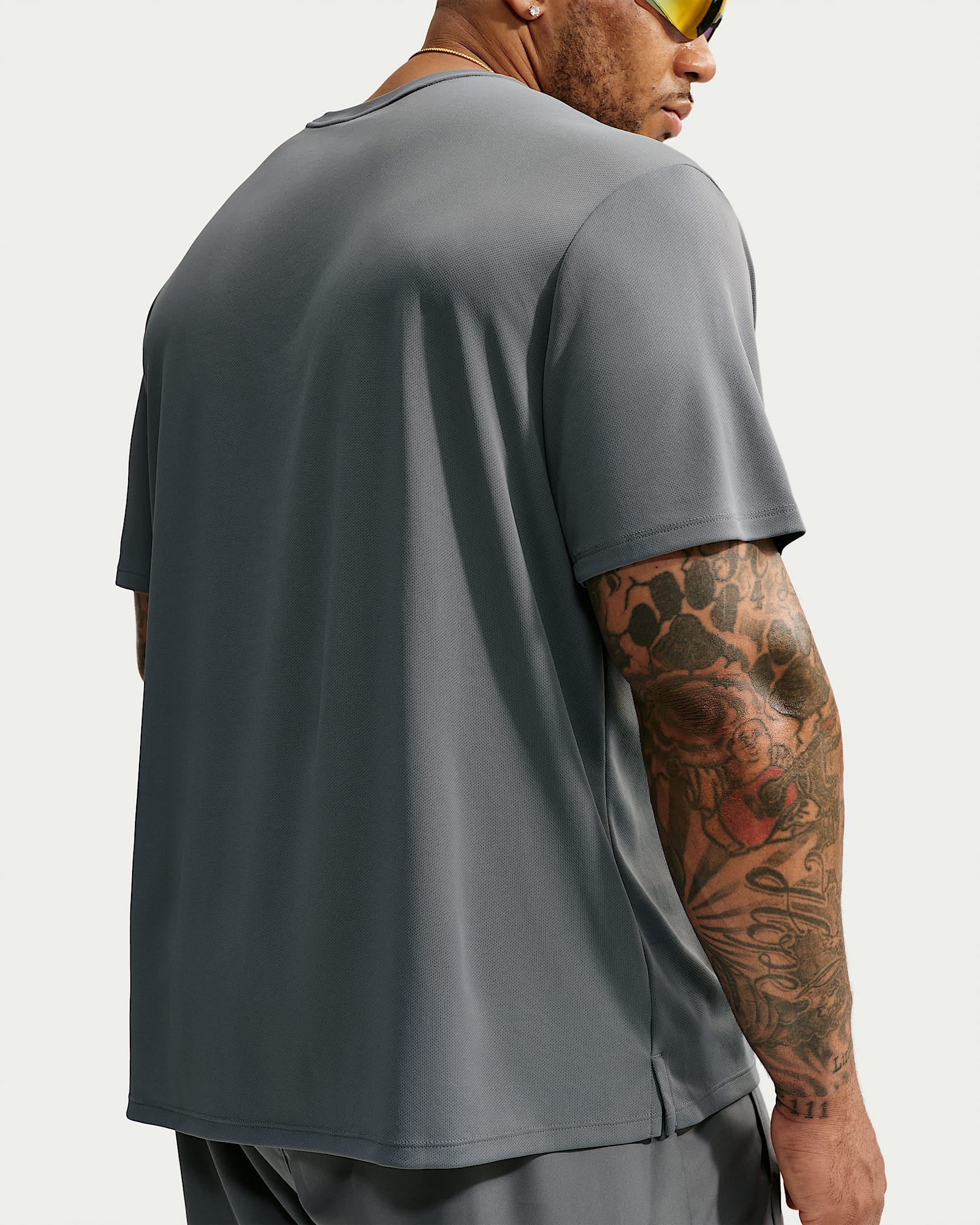 Nike Miler Dri-FIT Kısa Kollu Erkek Koşu Üstü - Smoke Grey/Iron Grey
