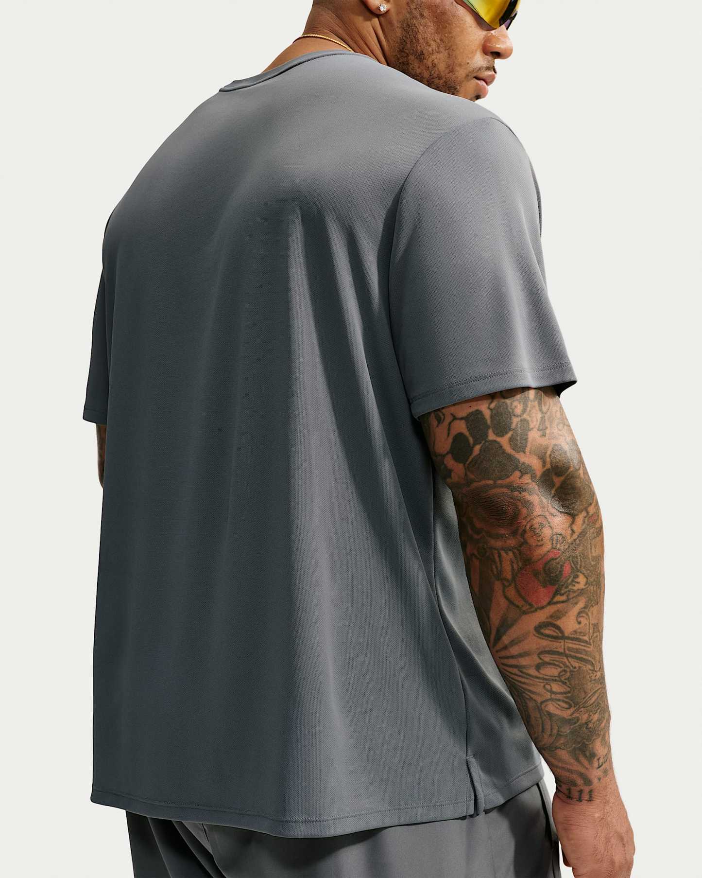 Nike Miler Dri-FIT Kısa Kollu Erkek Koşu Üstü - Smoke Grey/Iron Grey