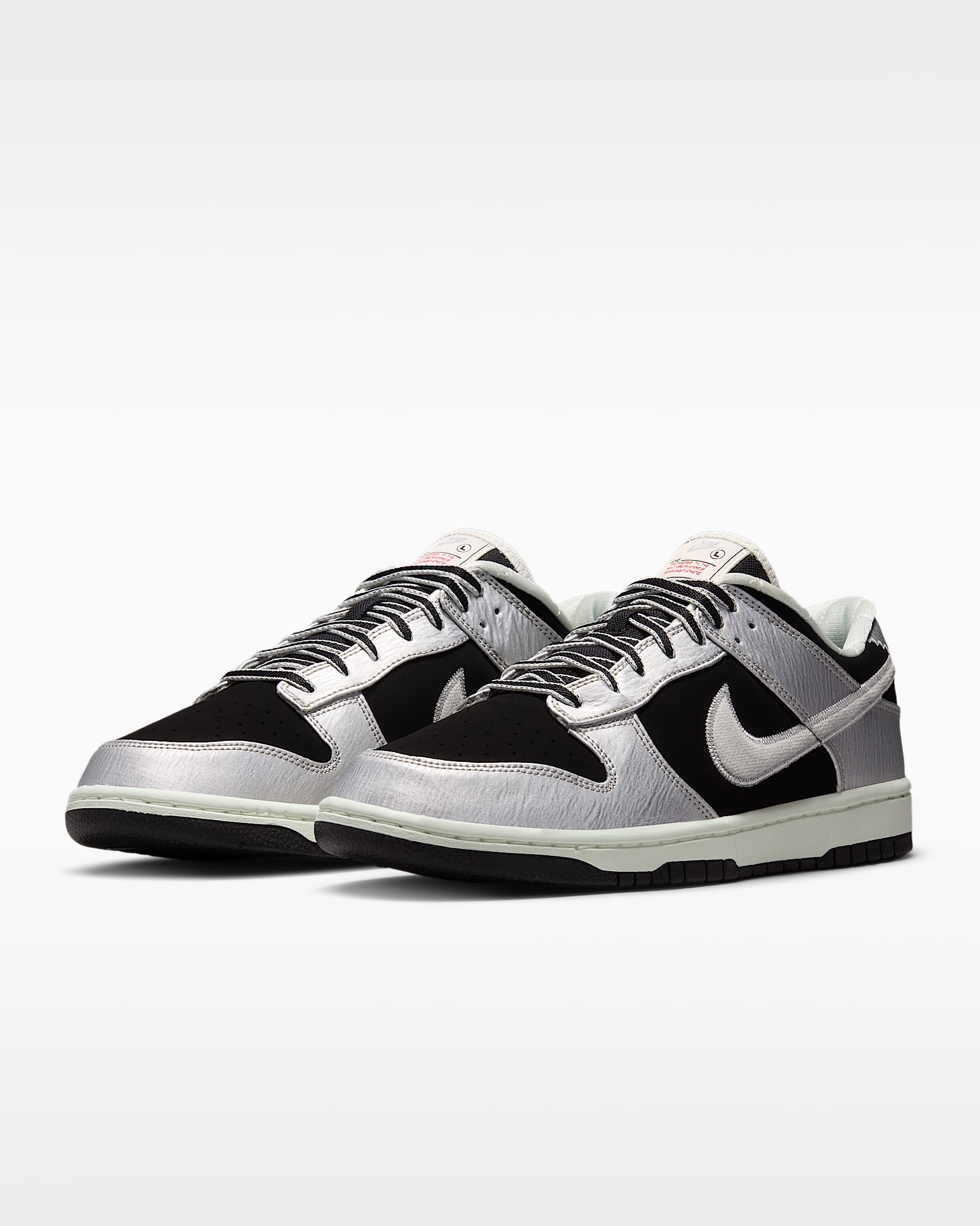 Nike Dunk Low Retro Erkek Ayakkabısı - Metallic Silver/Siyah/Sail/Metallic Silver
