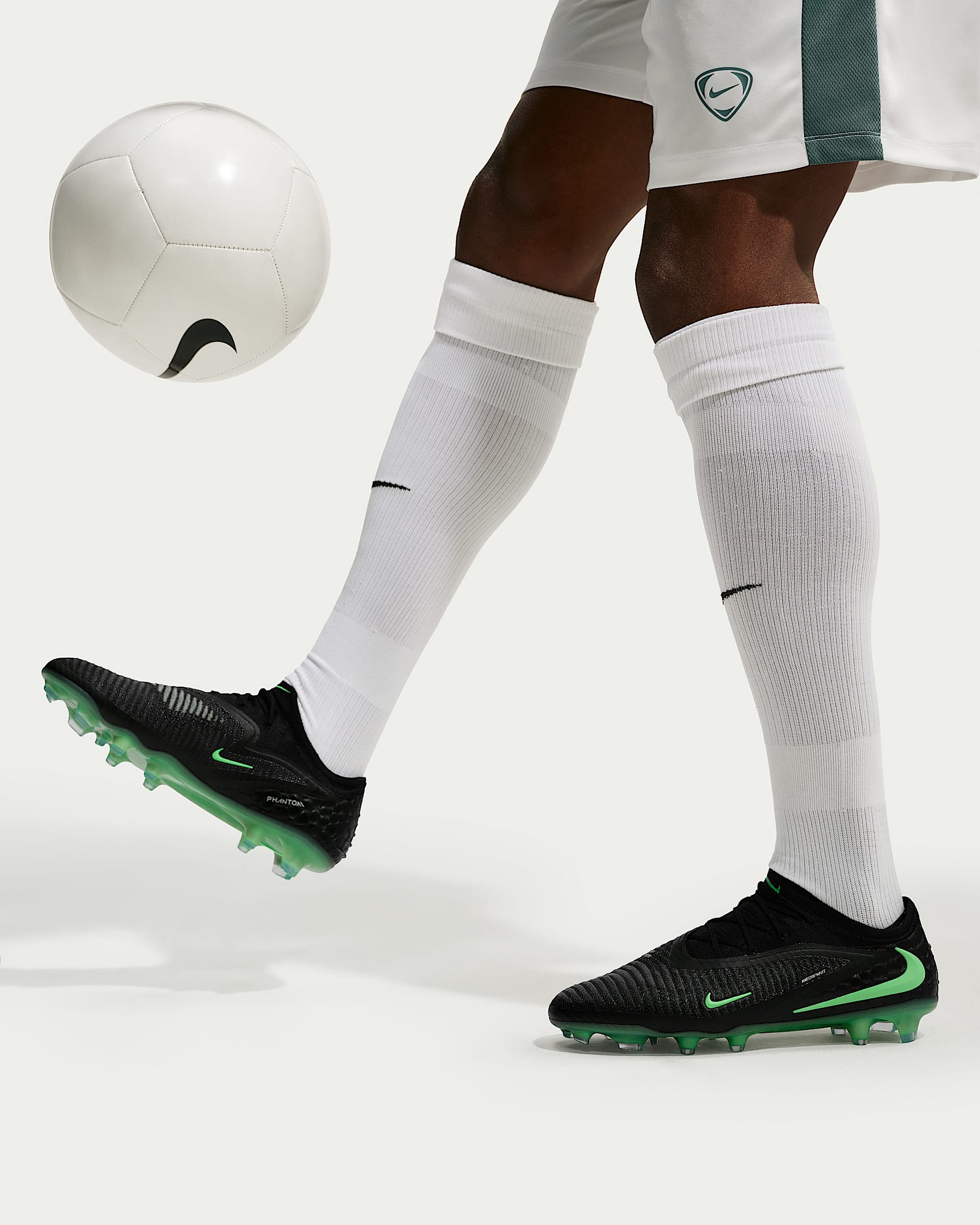 Nike Phantom 6 Low Elite Kuru Çim Zemin Kramponu - Siyah/Siyah/Illusion Green
