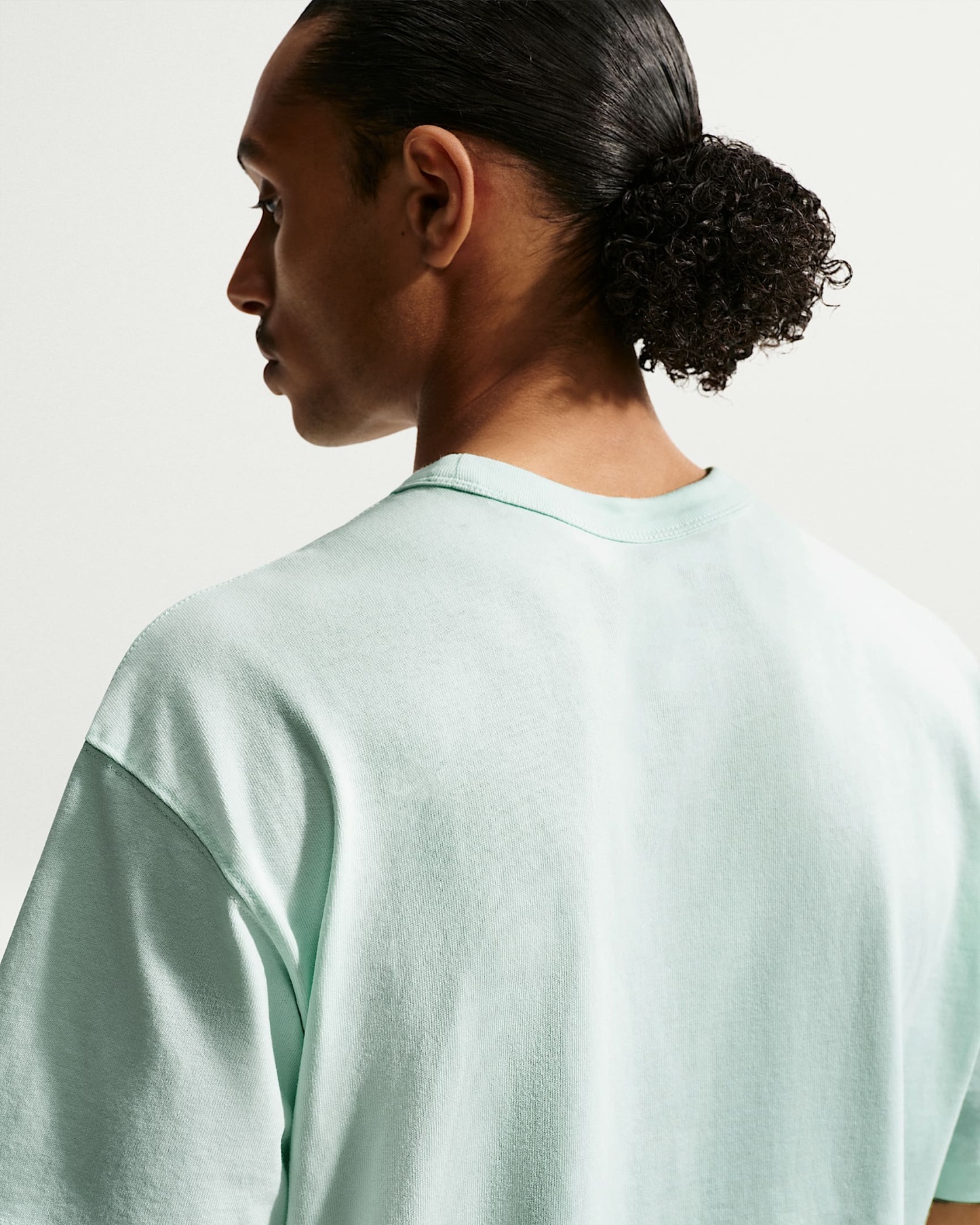 Nike Sportswear Premium Essentials Erkek Tişörtü - Barely Green