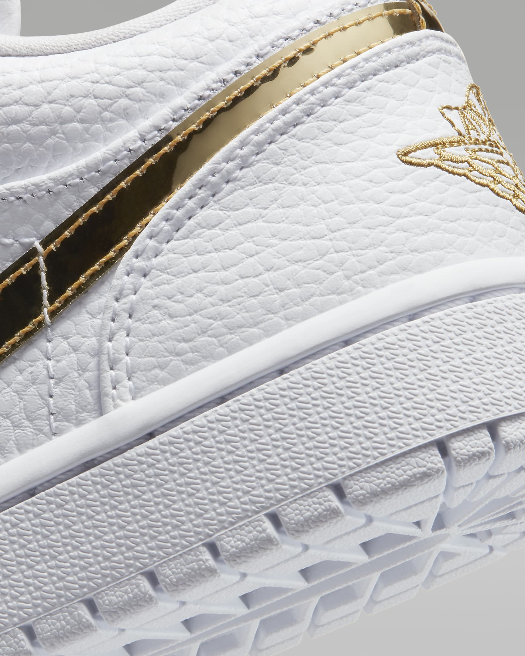 Air Jordan 1 Low SE Kadın Ayakkabısı - Beyaz/Beyaz/Metallic Gold