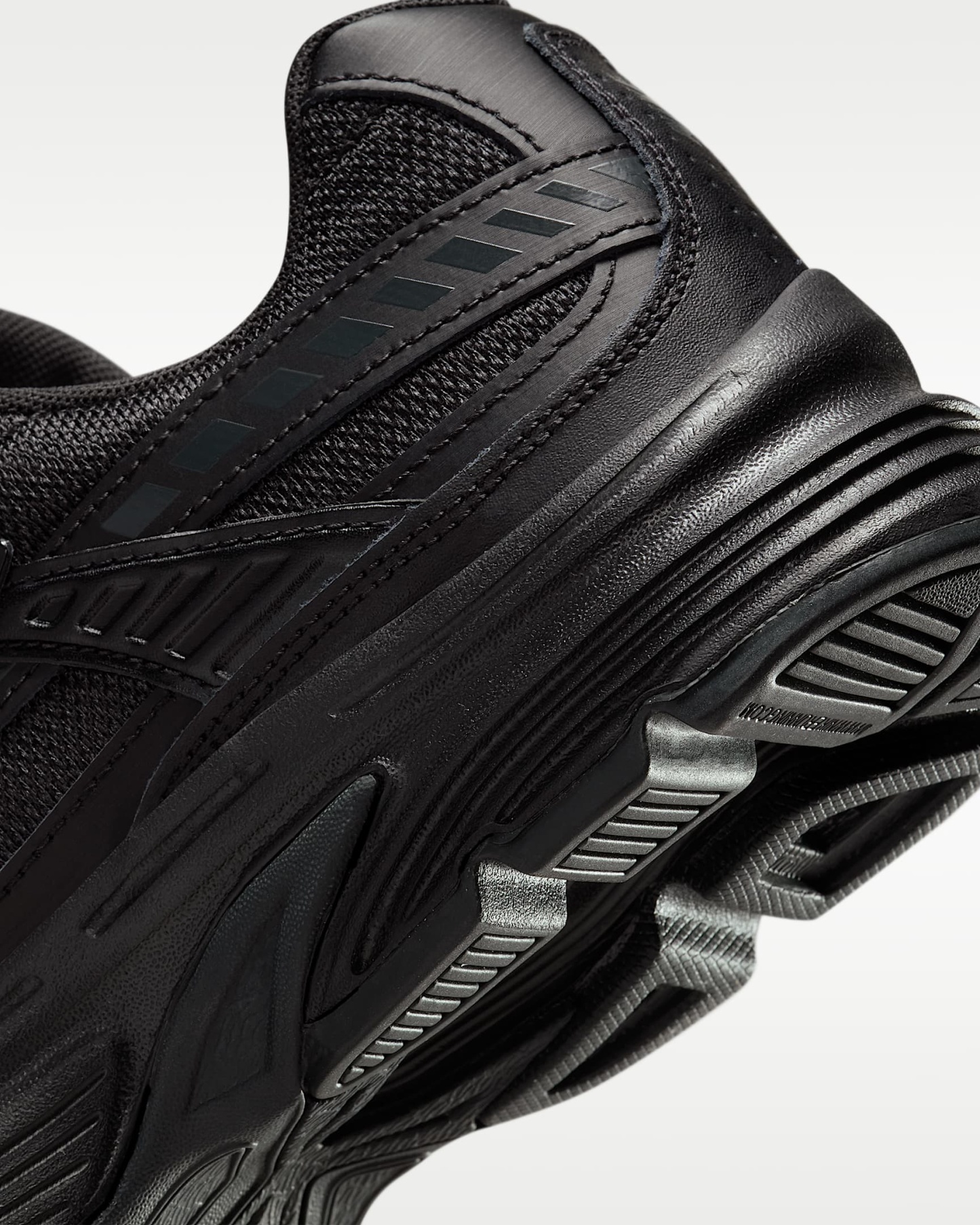 Nike Initiator Kadın Ayakkabısı - Siyah/Dark Smoke Grey
