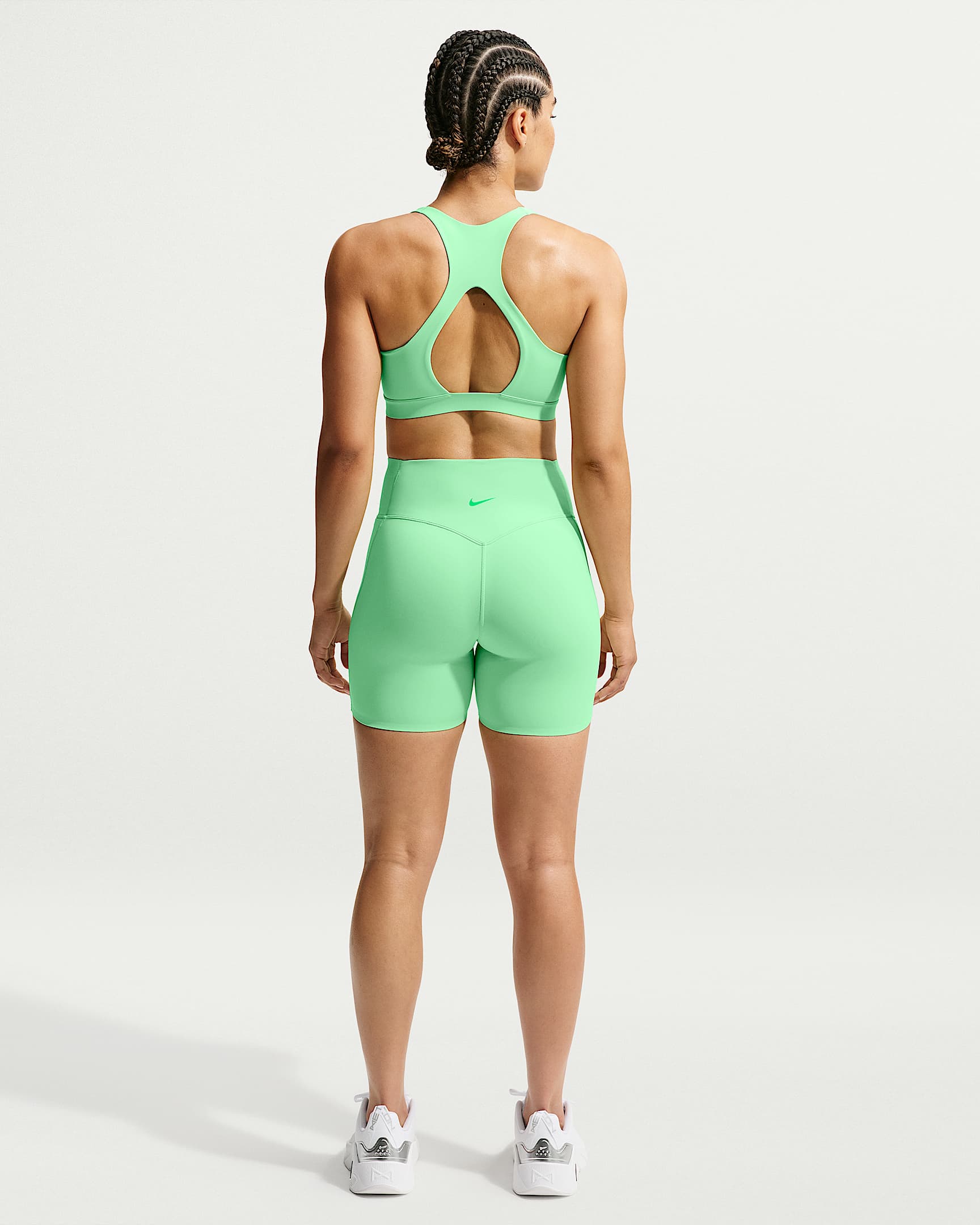 Nike Universa Yüksek Belli Ön Dikişsiz 13 cm Kadın Bisiklet Şortu - Illusion Green/Light Green Spark/Green Spark