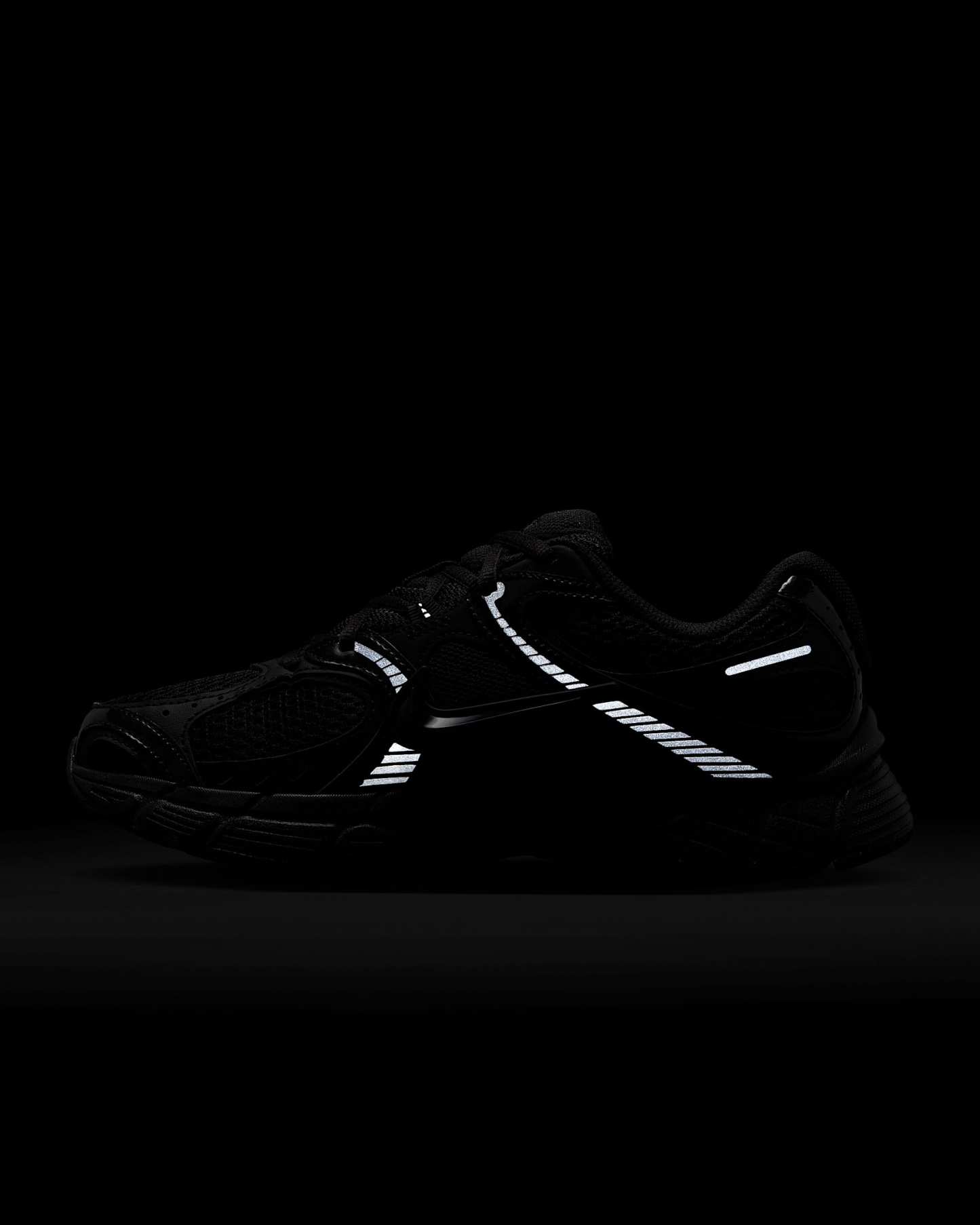 Nike V5 RNR Yansıtıcı Tasarım Vurgulu Kadın Ayakkabısı - Siyah/Anthracite/Siyah