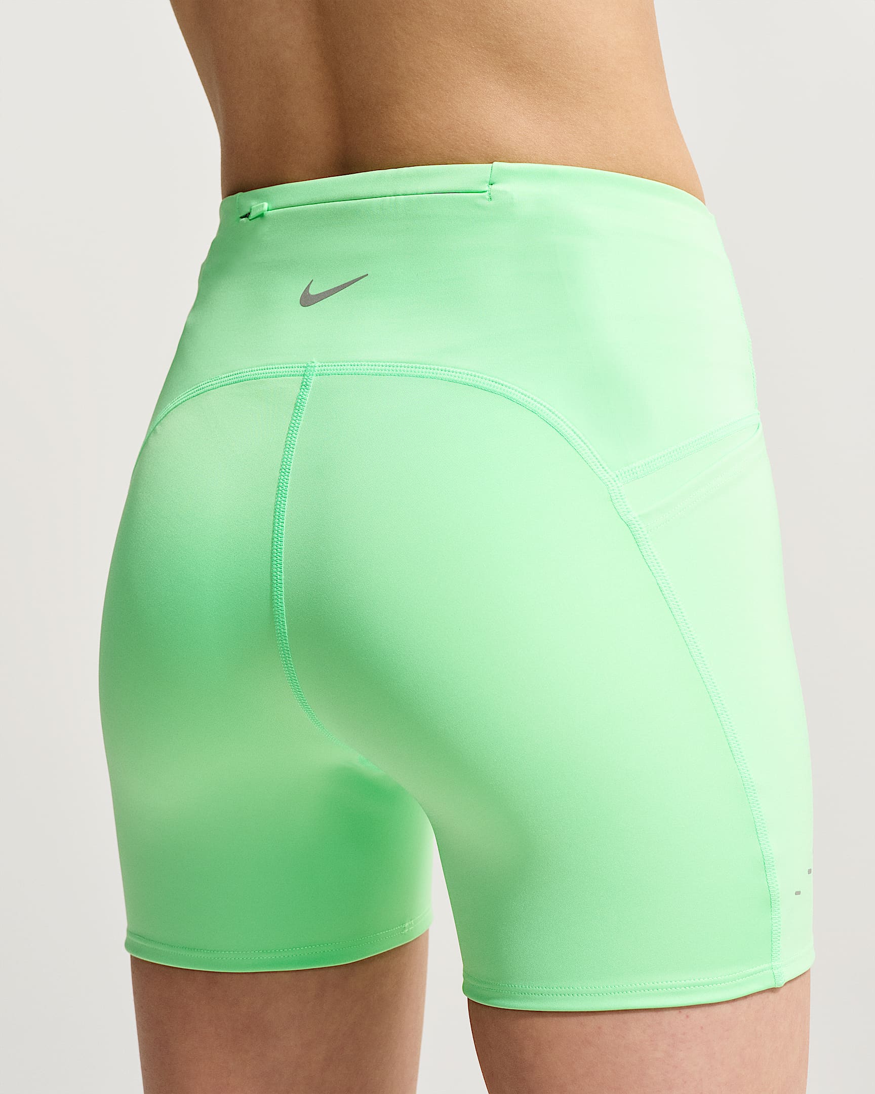 Nike Swift Yüksek Belli 10 cm Sıkı Kesimli Cepli Kadın Koşu Şortu - Illusion Green