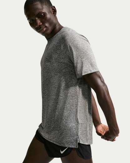 Nike Stride Dri-FIT ADV Kısa Kollu Erkek Koşu Üstü - Smoke Grey/Heather
