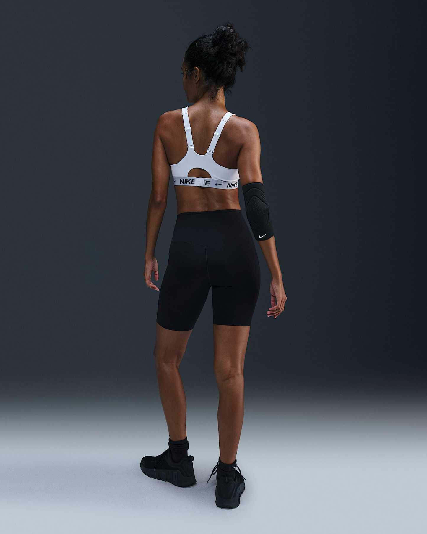 Nike Indy Yüksek Destekli Pedli Ayarlanabilir Kadın Spor Sütyeni - Beyaz/Stone Mauve/Siyah