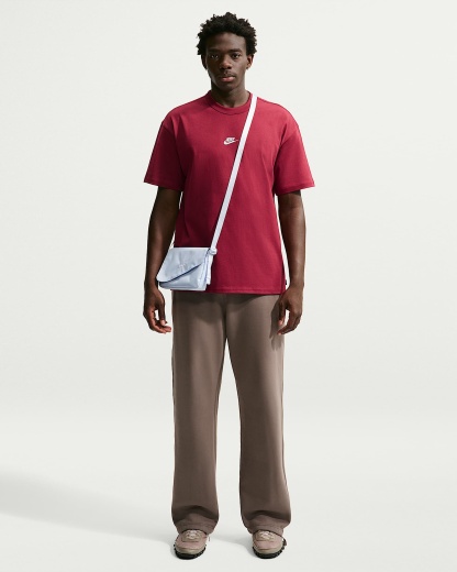 Nike Sportswear Premium Essentials Erkek Tişörtü - Team Red