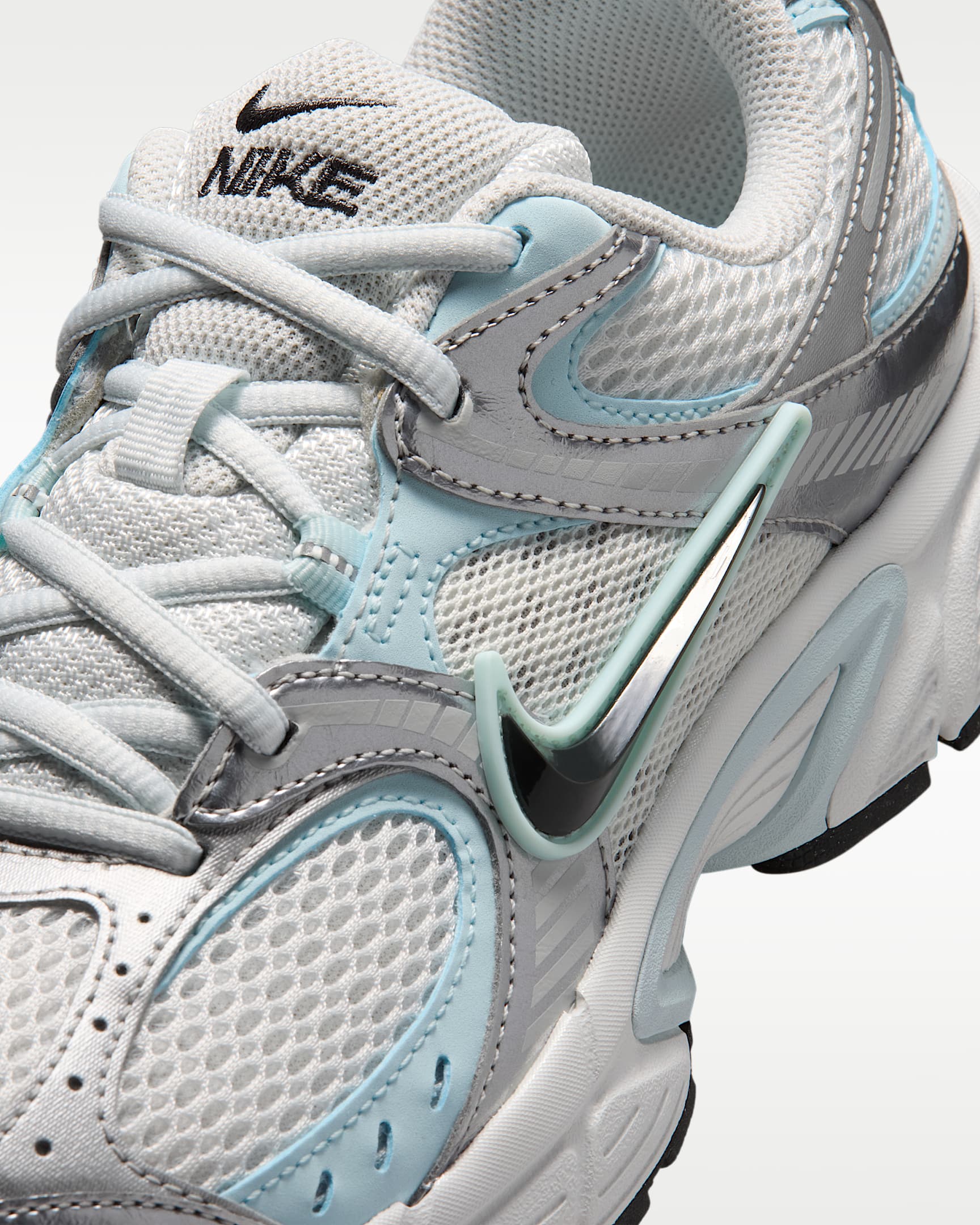 Nike V5 RNR Yansıtıcı Tasarım Vurgulu Kadın Ayakkabısı - Grey Fog/Off White/Glacier Blue/Anthracite