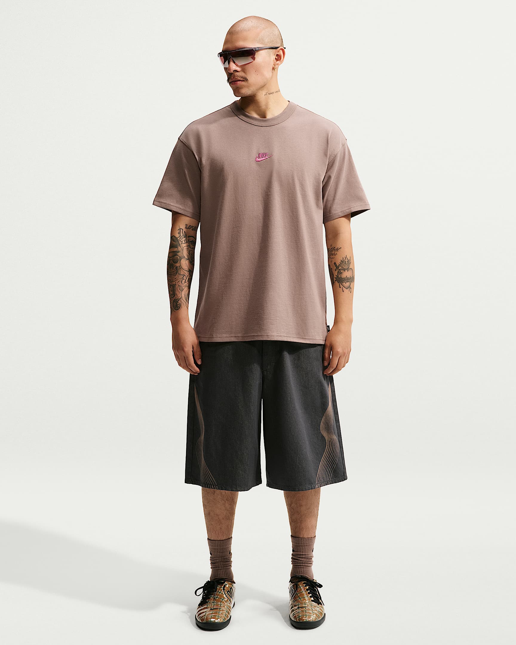 Nike Sportswear Premium Essentials Erkek Tişörtü - Mink Brown