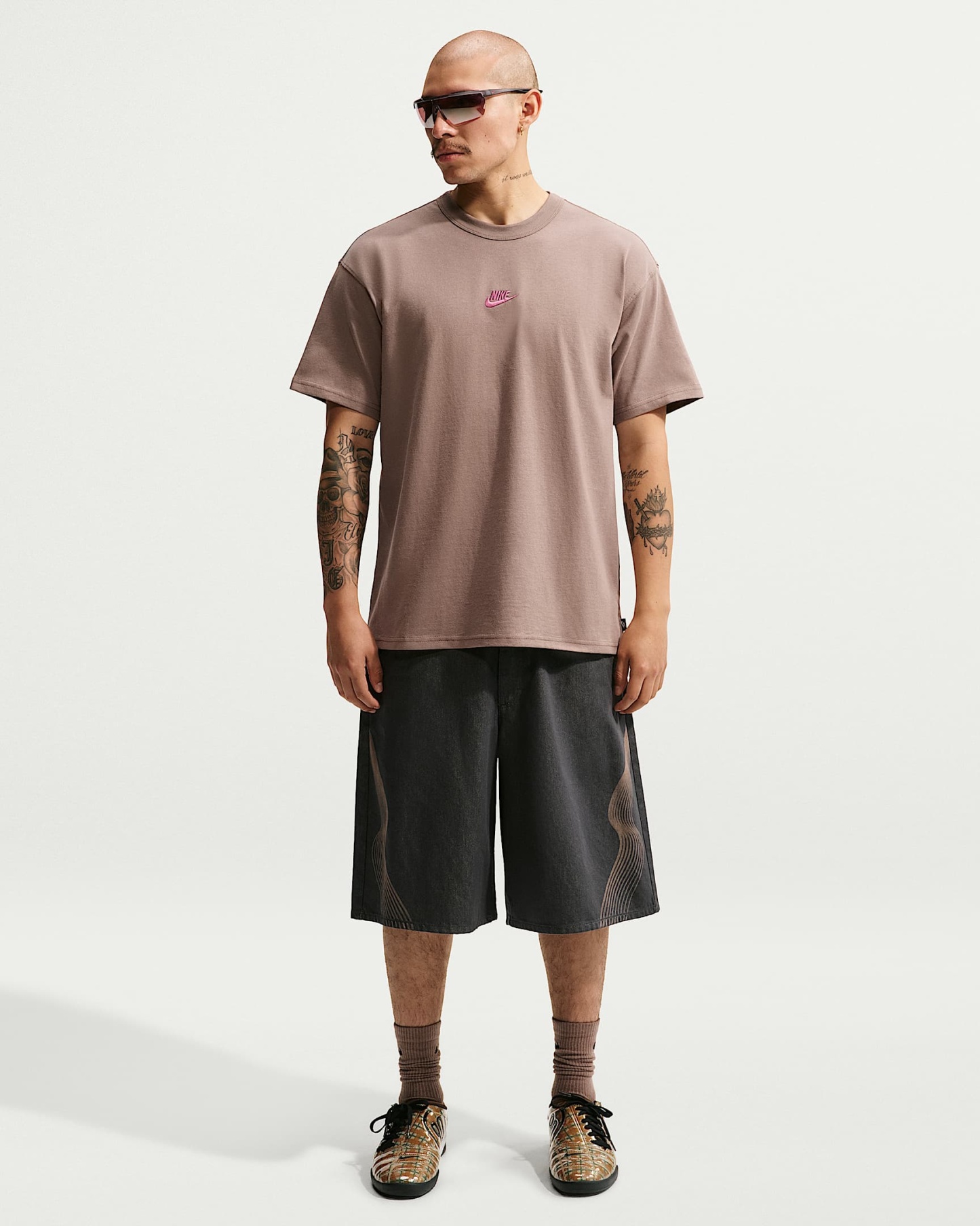 Nike Sportswear Premium Essentials Erkek Tişörtü - Mink Brown