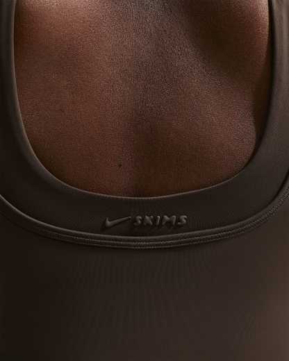 NikeSKIMS Mat Çift Askılı Yuvarlak Yaka Kadın Atleti - NSKM Dark Sepia/NSKM Dark Sepia