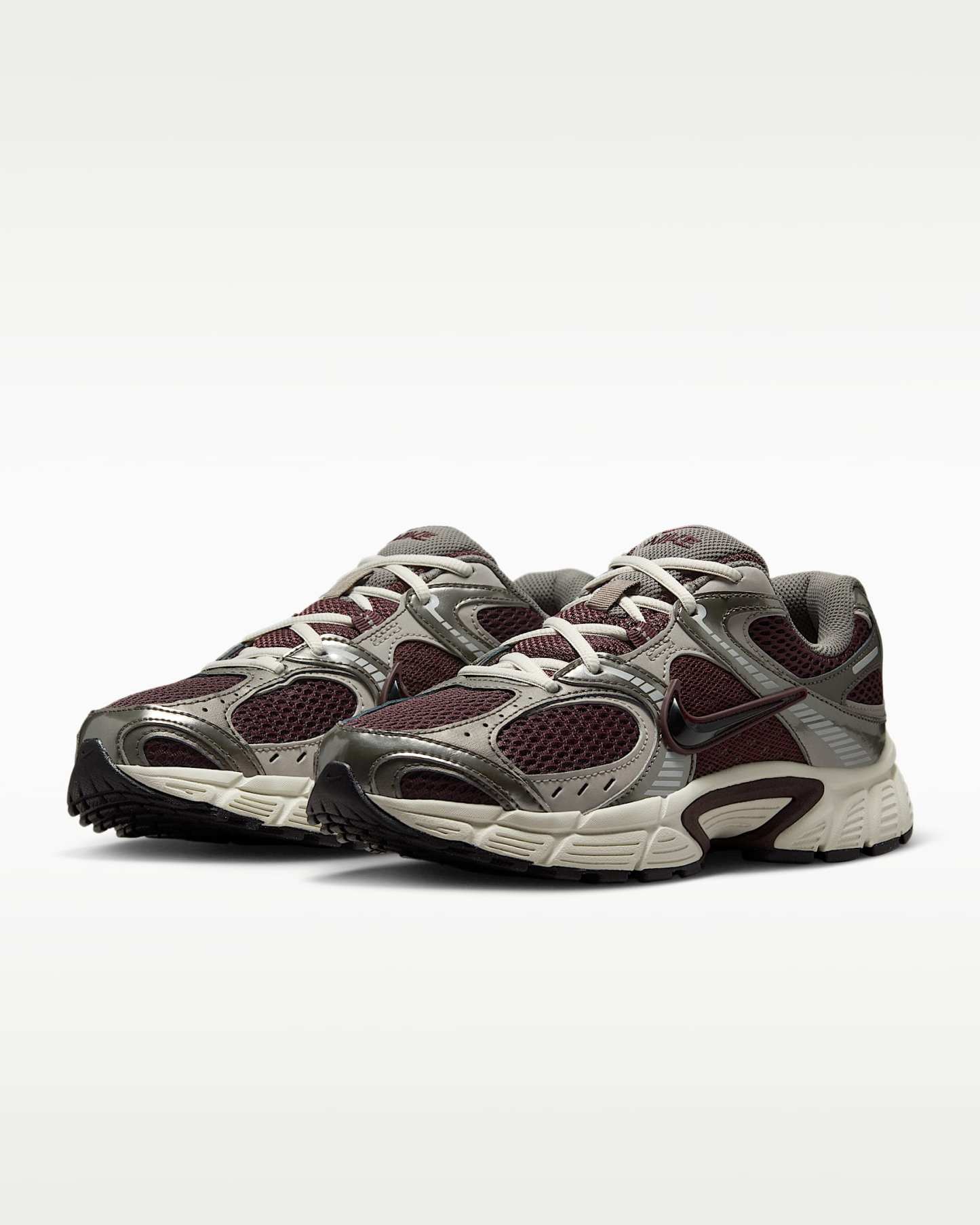 Nike V5 RNR Yansıtıcı Tasarım Vurgulu Kadın Ayakkabısı - Burgundy Crush/College Grey/Light Orewood Brown/Siyah