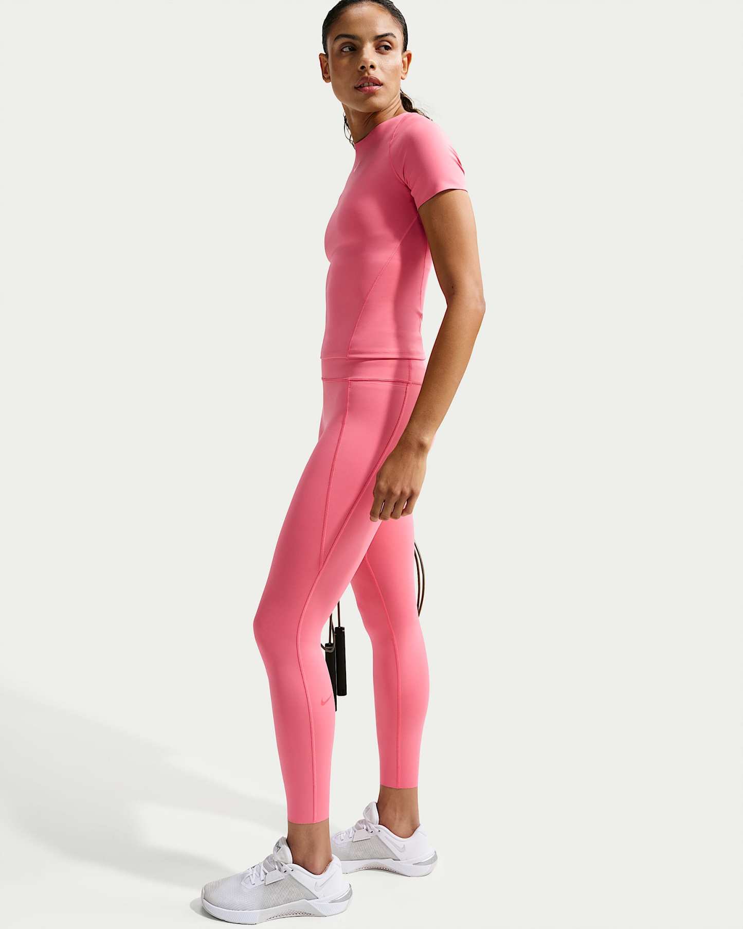 Nike Universa Yüksek Belli Bilek Üstü Ön Dikişsiz Kadın Taytı - Sea Coral/Lobster/Light Fusion Red