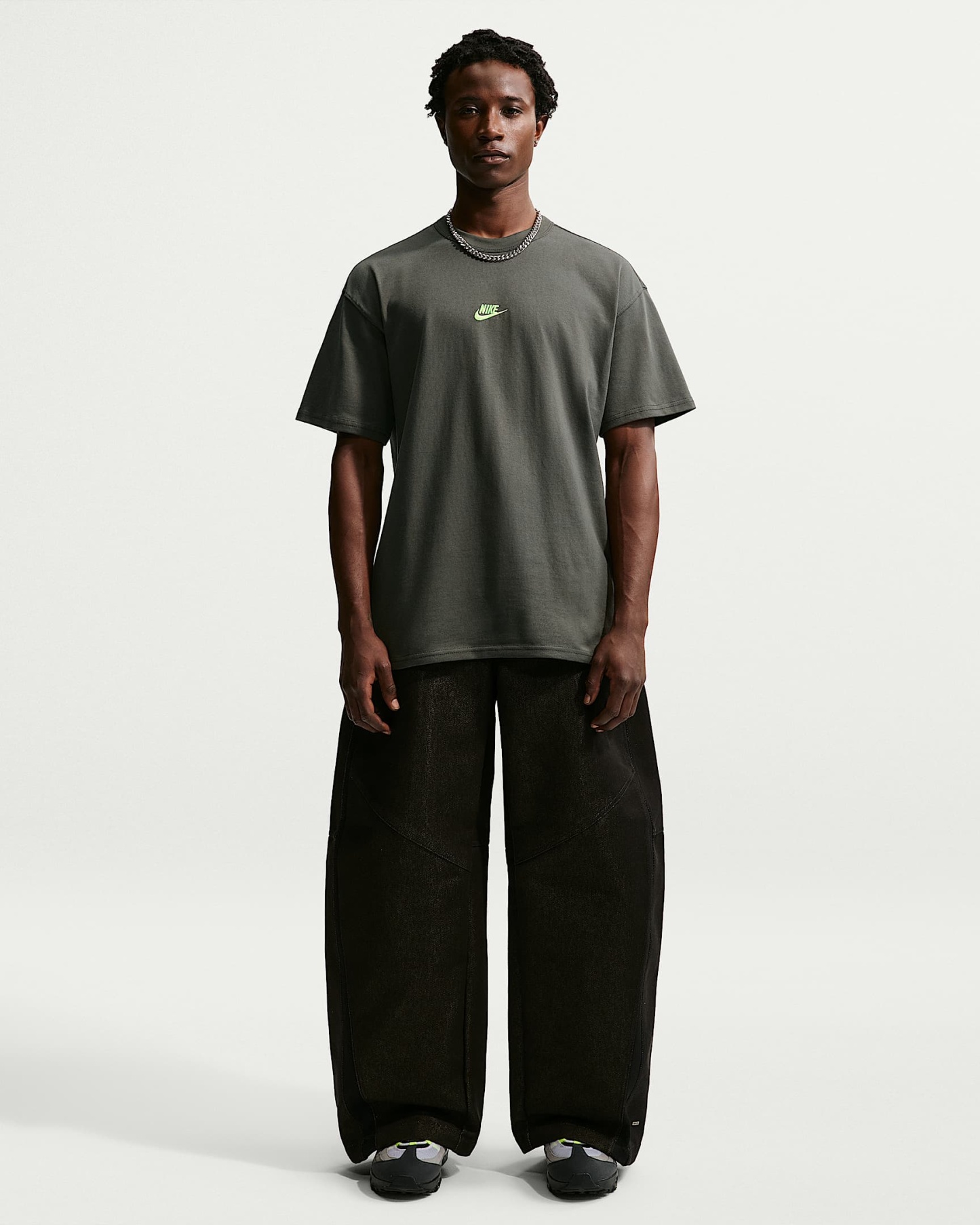 Nike Sportswear Premium Essentials Erkek Tişörtü - Newsprint