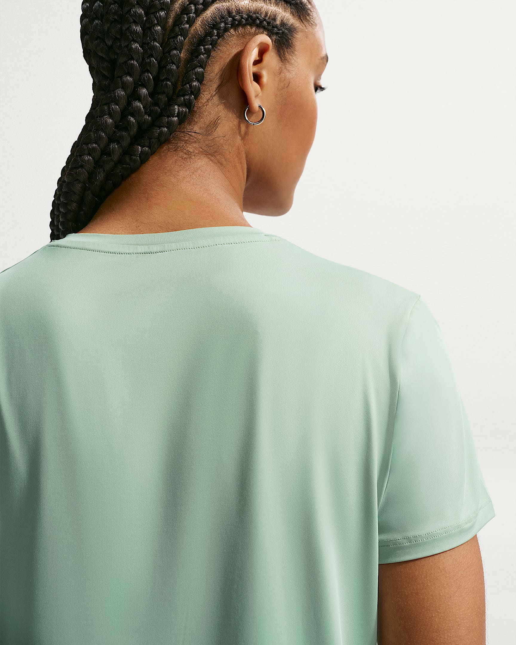 Nike One Classic Dri-FIT Kısa Kollu Kadın Üstü - Steam/Beyaz