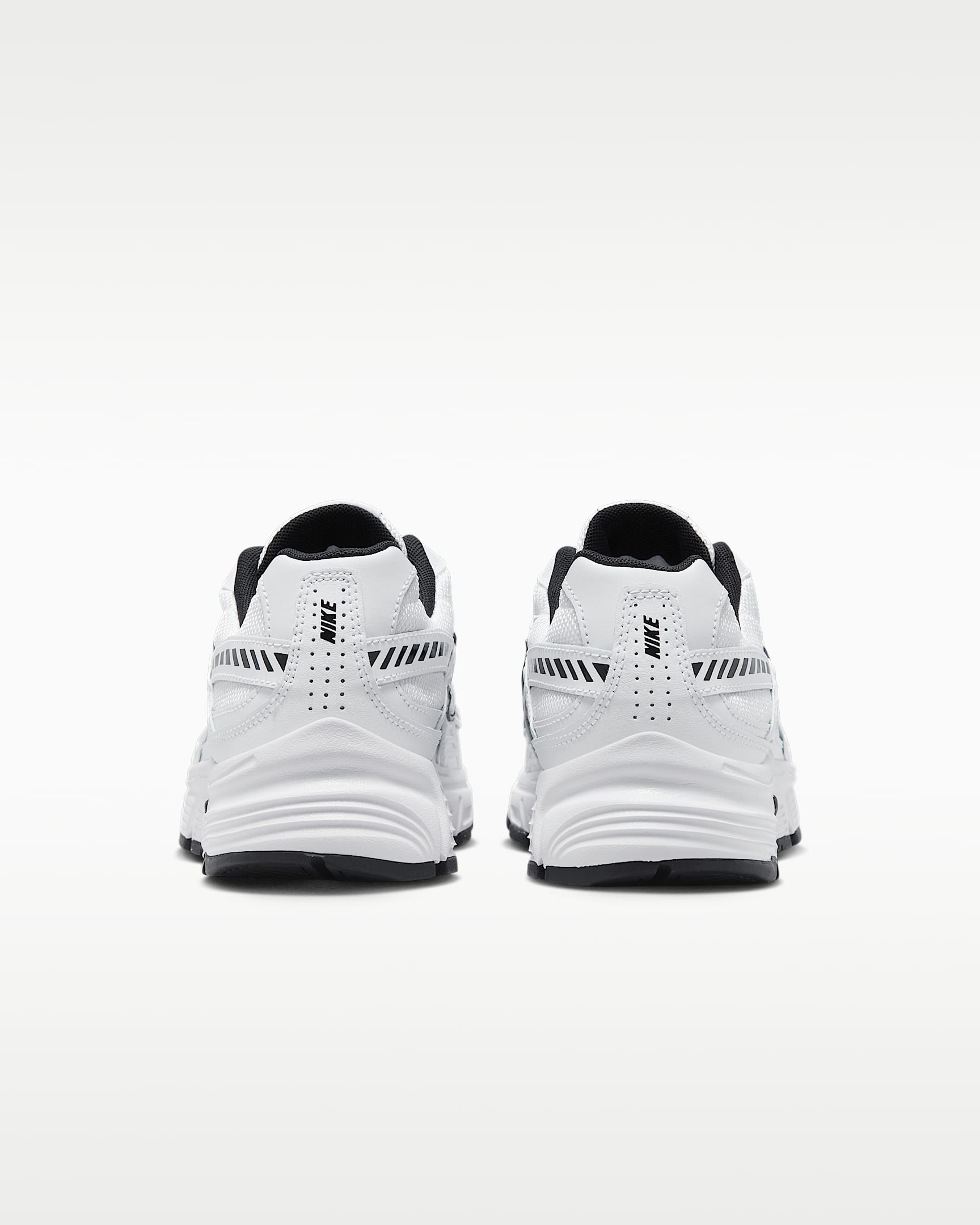 Nike Initiator Kadın Ayakkabısı - Beyaz/Beyaz/Siyah/Metallic Silver