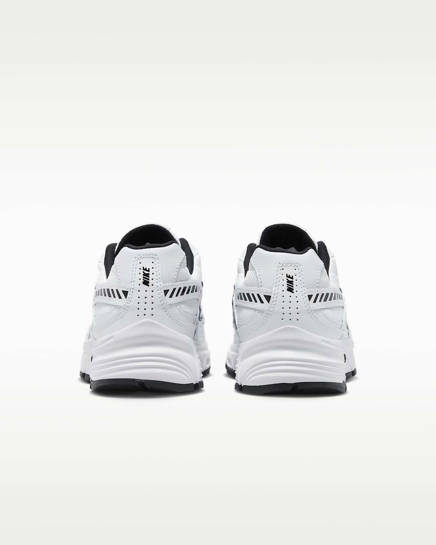 Nike Initiator Kadın Ayakkabısı - Beyaz/Beyaz/Siyah/Metallic Silver