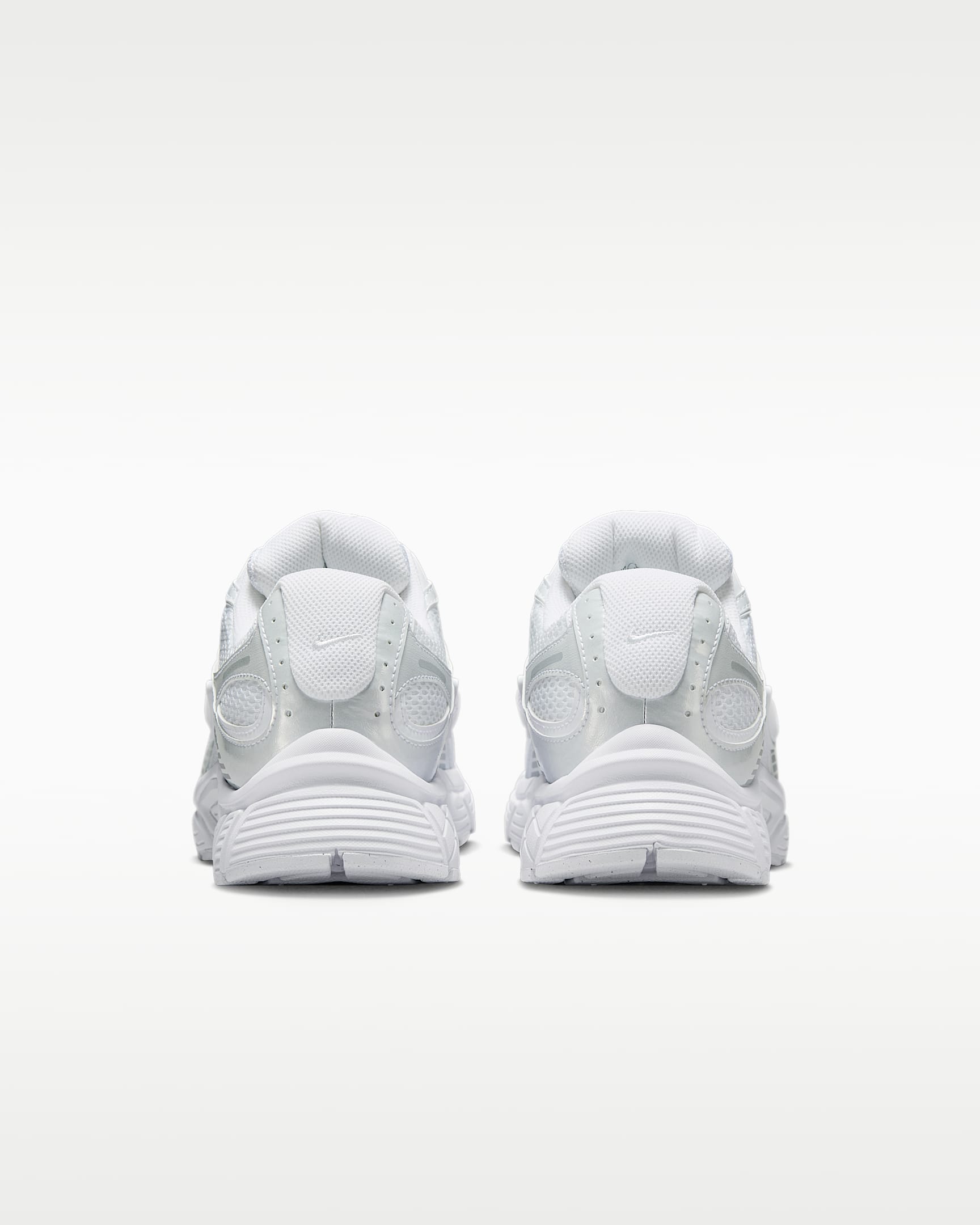 Nike V5 RNR Erkek Ayakkabısı - Beyaz/Siyah/Metallic Silver/Beyaz