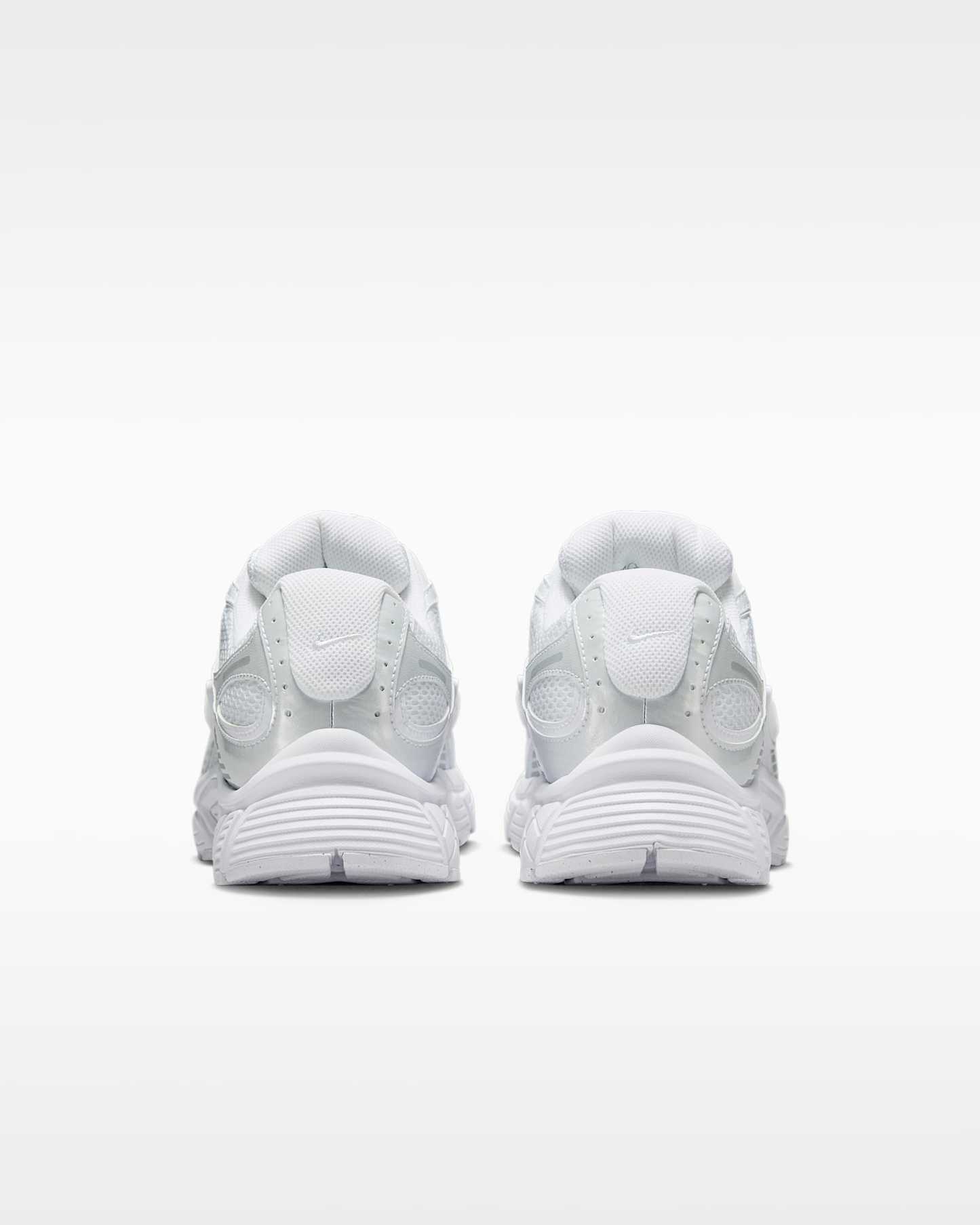 Nike V5 RNR Erkek Ayakkabısı - Beyaz/Siyah/Metallic Silver/Beyaz