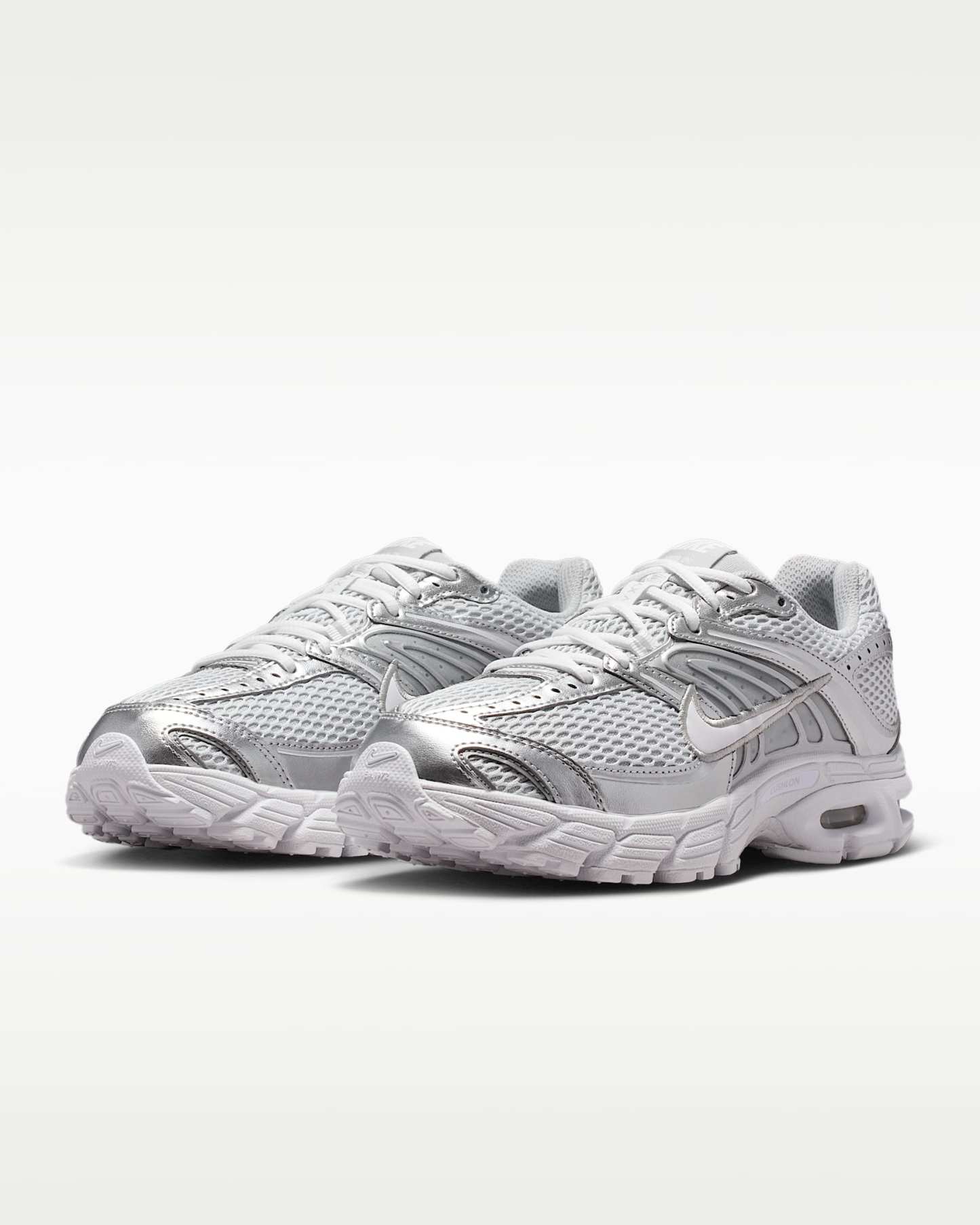 Yansıtıcı Vurgulara Sahip Nike Air Max Moto 2K Kadın Ayakkabısı - Grey Fog/Metallic Silver/Beyaz