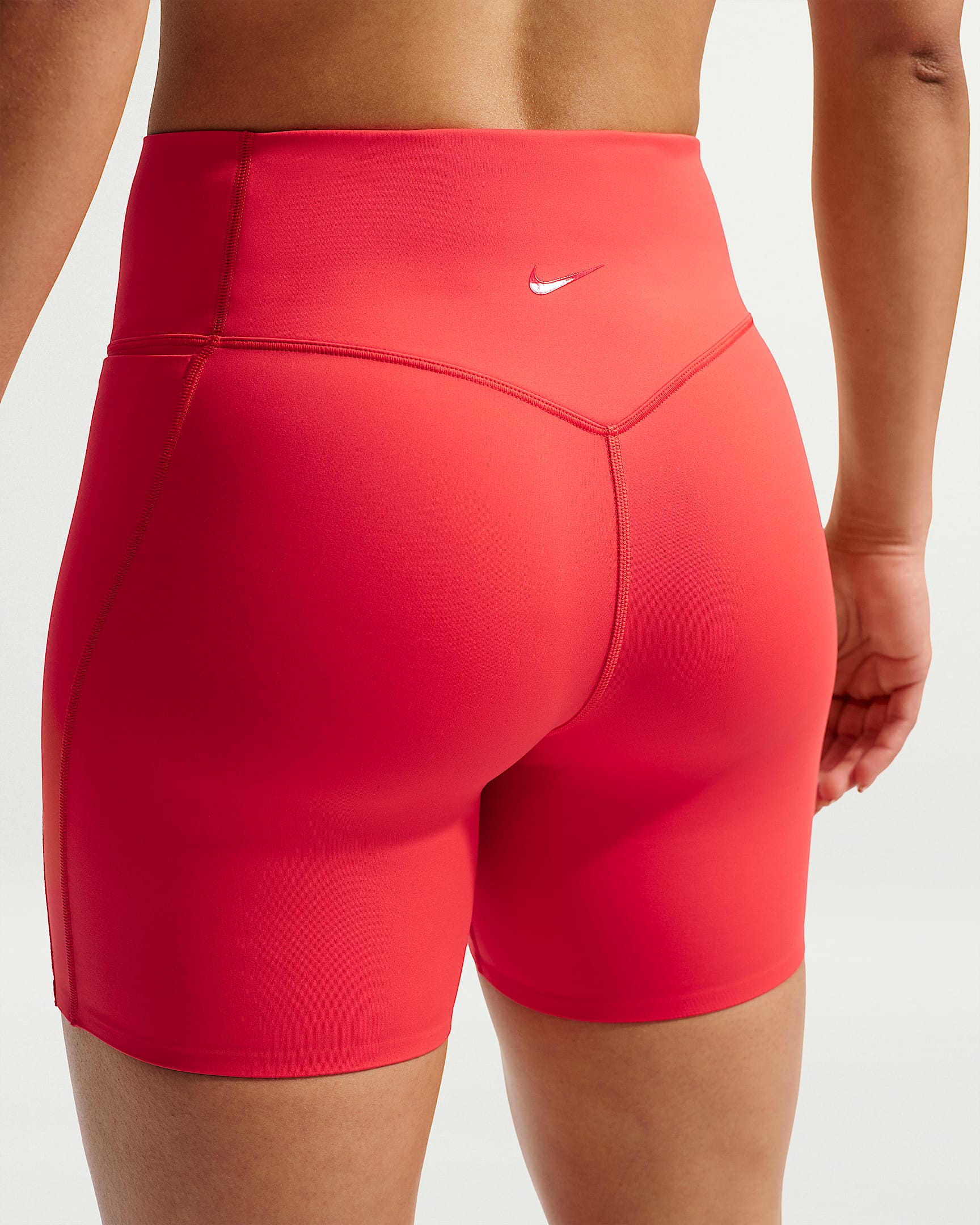 Nike Universa Yüksek Belli Ön Dikişsiz 13 cm Kadın Bisiklet Şortu - Light Crimson/University Red/University Red
