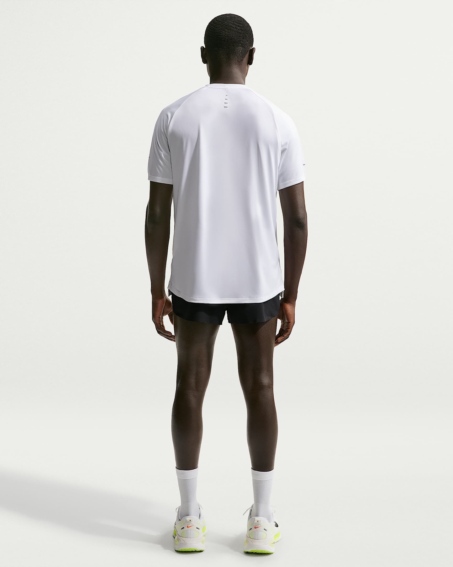Nike Stride Dri-FIT ADV Kısa Kollu Erkek Koşu Üstü - Beyaz