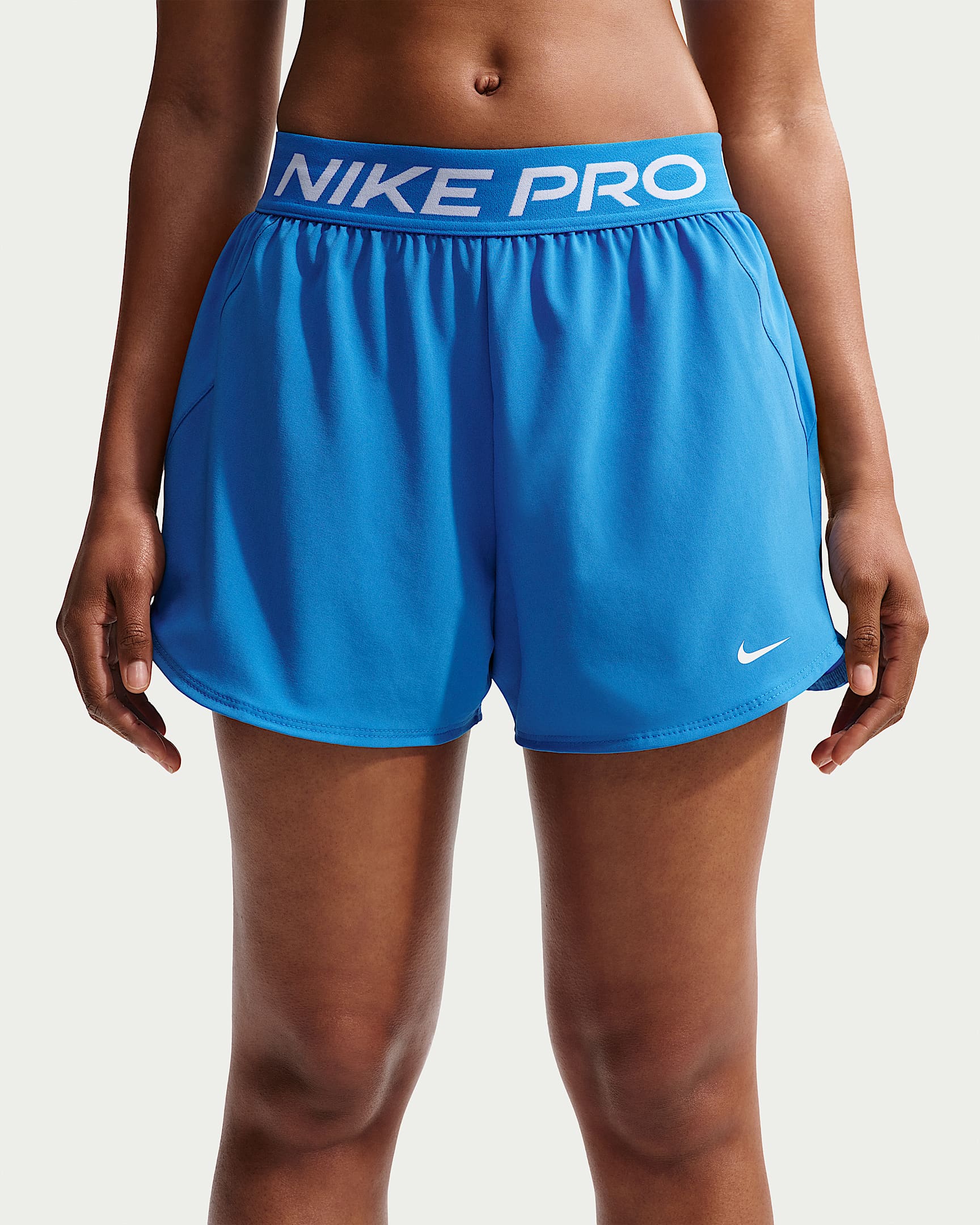 Nike Pro 2'si 1 Arada Kadın Şortu - Light Photo Blue/Beyaz