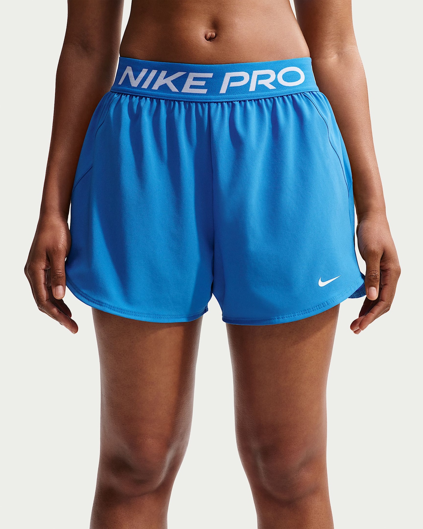 Nike Pro 2'si 1 Arada Kadın Şortu - Light Photo Blue/Beyaz
