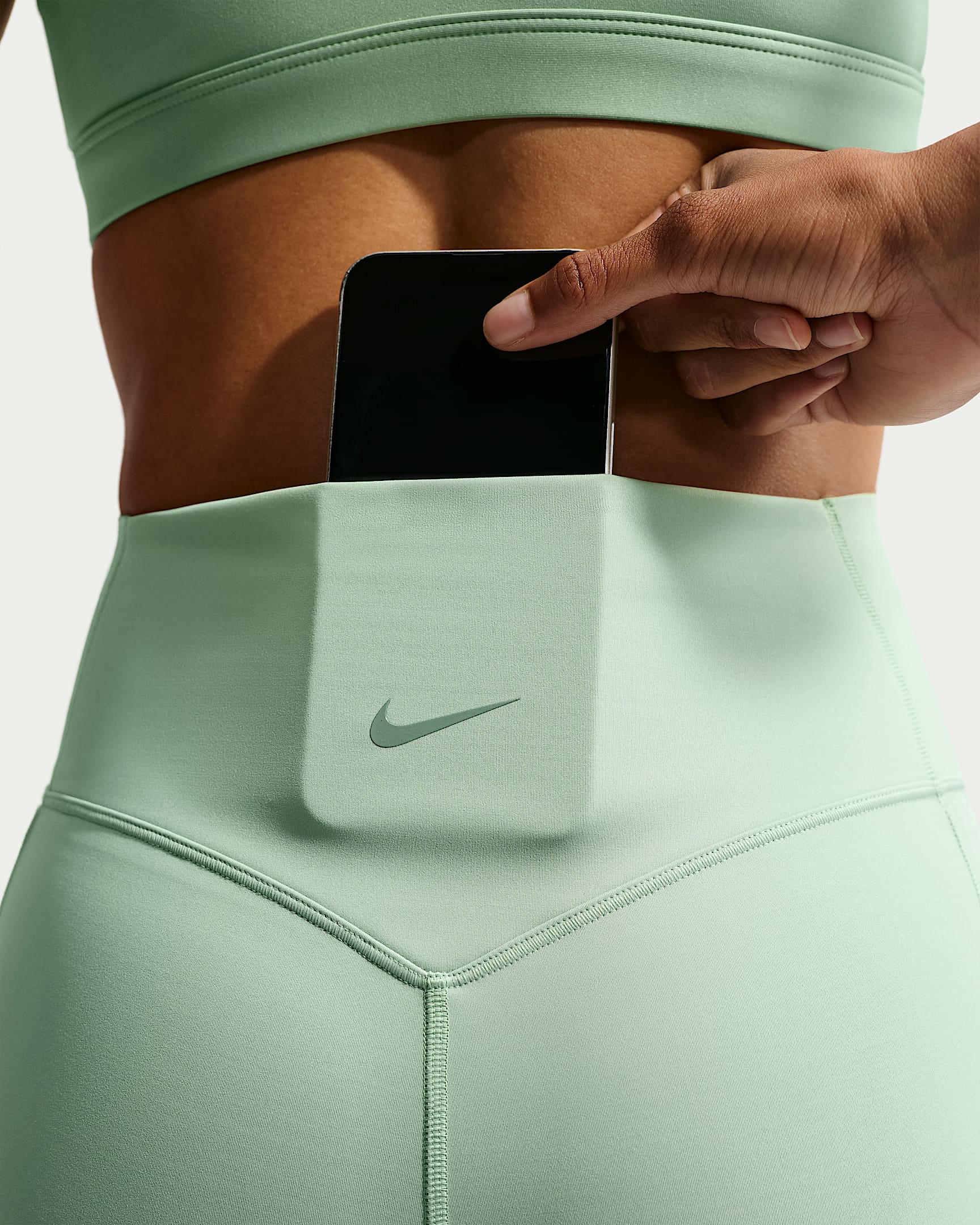 Nike Universa Yüksek Belli Ön Dikişsiz 13 cm Kadın Bisiklet Şortu - Steam/Dutch Green/Dutch Green