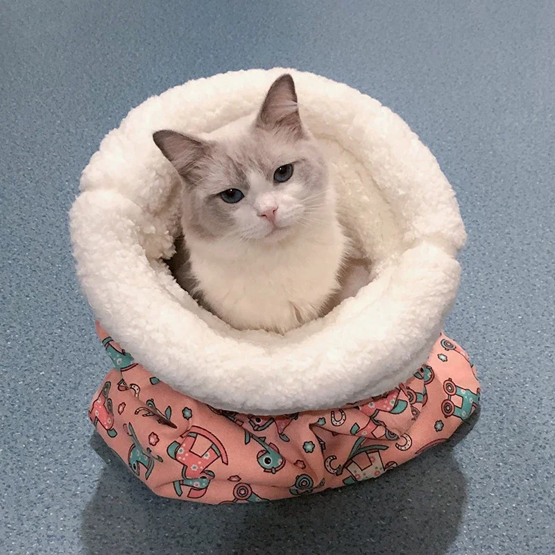 WagBed cat cave bed detail
