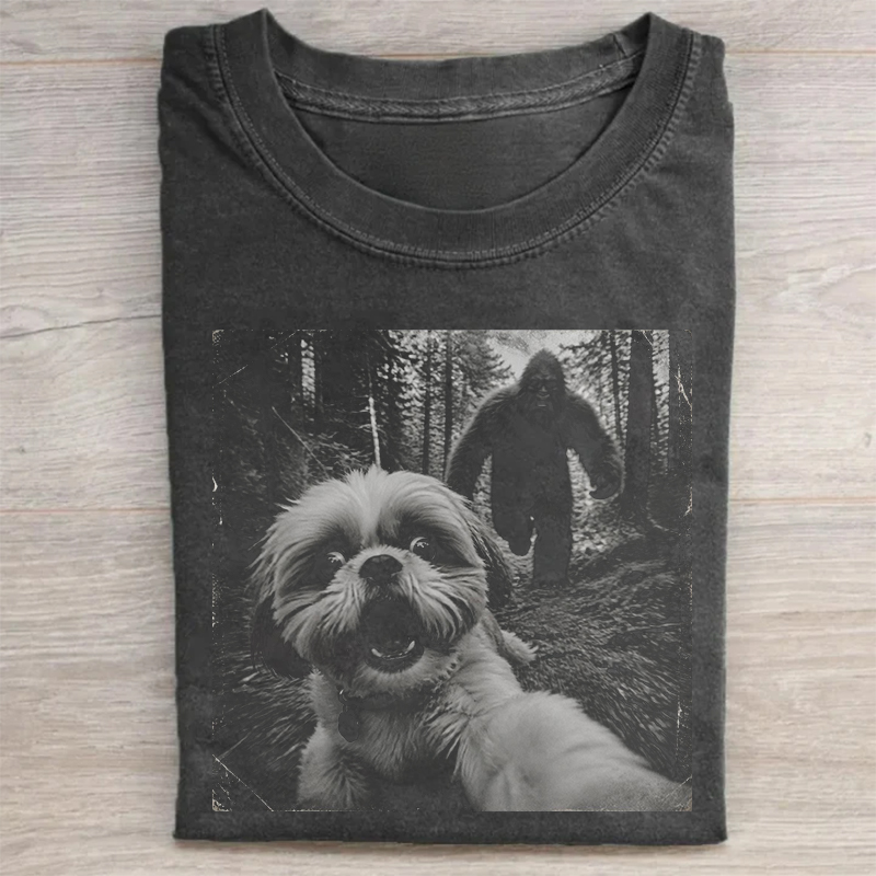 Funny Shih Tzu And Bigfoot Selfie T-shirt