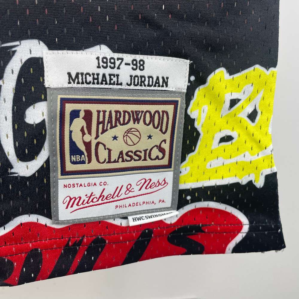 Chicago Bulls Michael Jordan #23 Throwback Street Graffiti 1997-98 Hardwood Classics Jersey - view 6