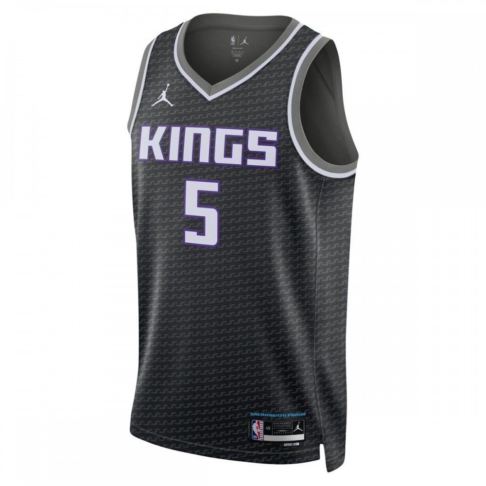 De'Aaron Fox Sacramento Kings 2022/23 Statement Edition Swingman Jersey Black - view 2
