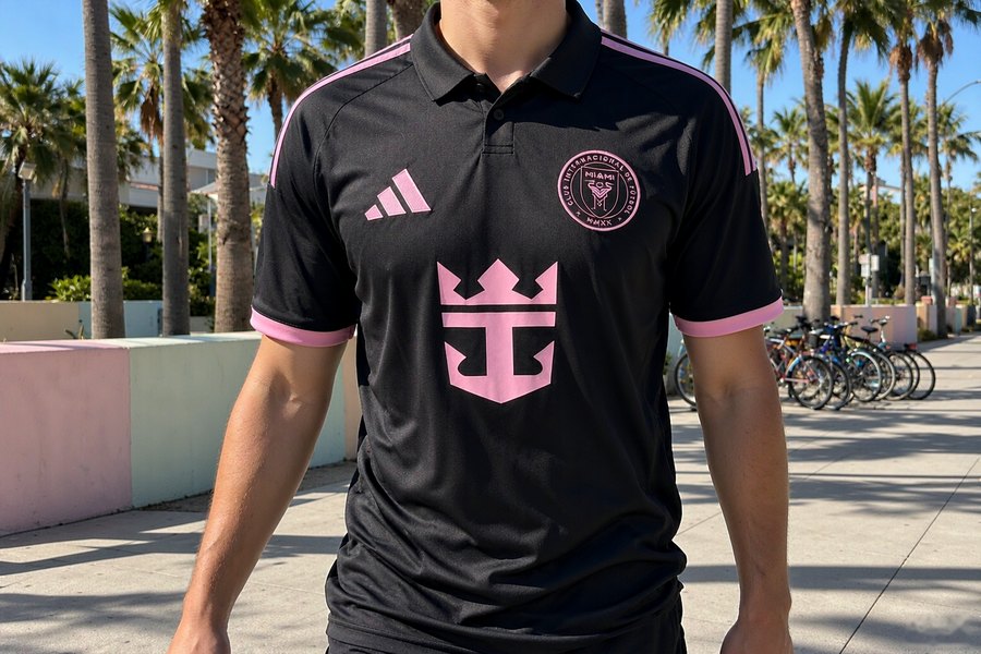the black shirt worn on a palm-lined street