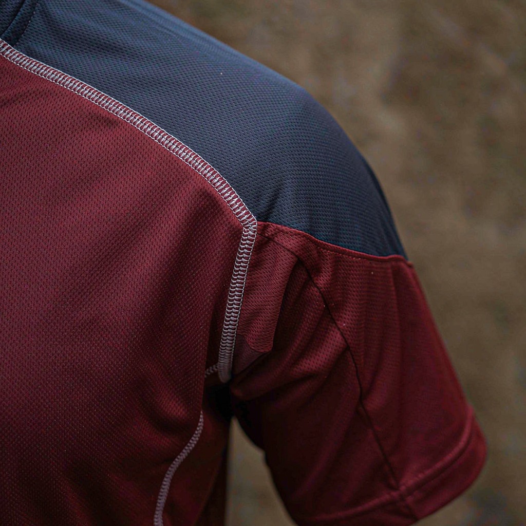 Football jersey shoulder stitching and sleeve detail