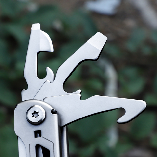 Multipurpose Knife - Multi-purpose Pliers - 16 in 1 Multitool with 7cm Blade, Screwdrivers, Cutters and Scissors - Camping, Hiking and Survival Tool - Tactical Tools