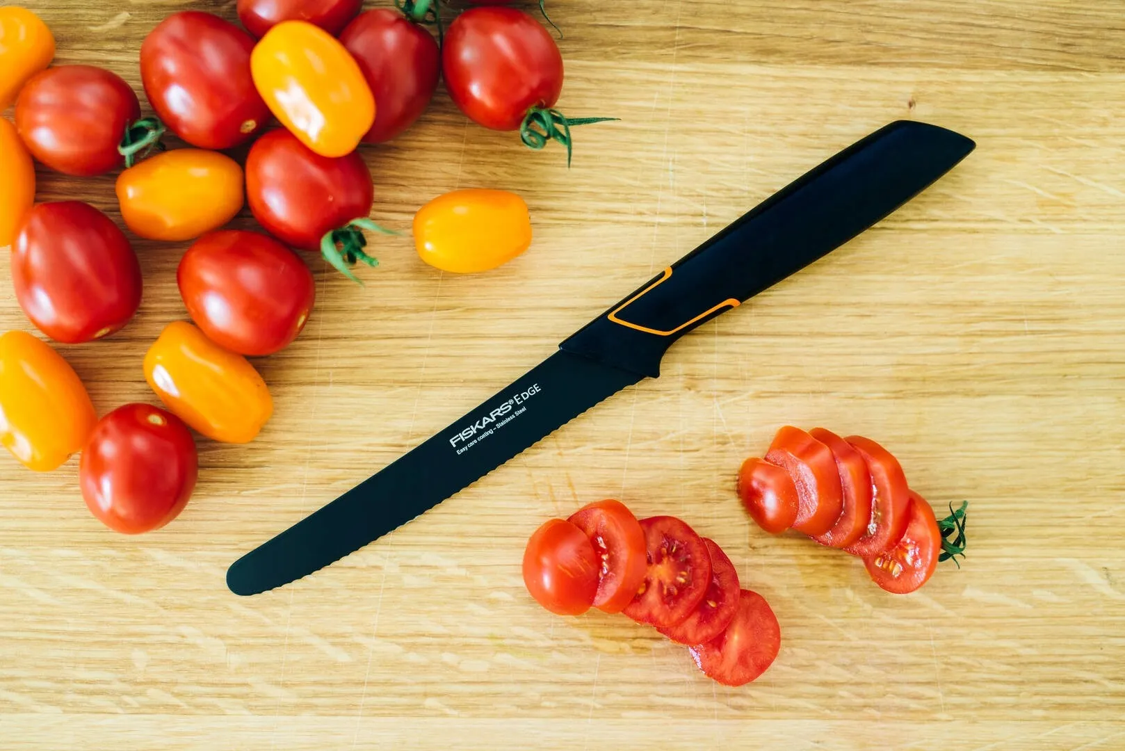 🍽️Limitált kiadás: FISKARS® 5 DB-OS KÉSKÉSZLET FISKARS EDGE BLOKKBAN, ÉLES KONYHAKÉS + ÉLEZŐ SZETT