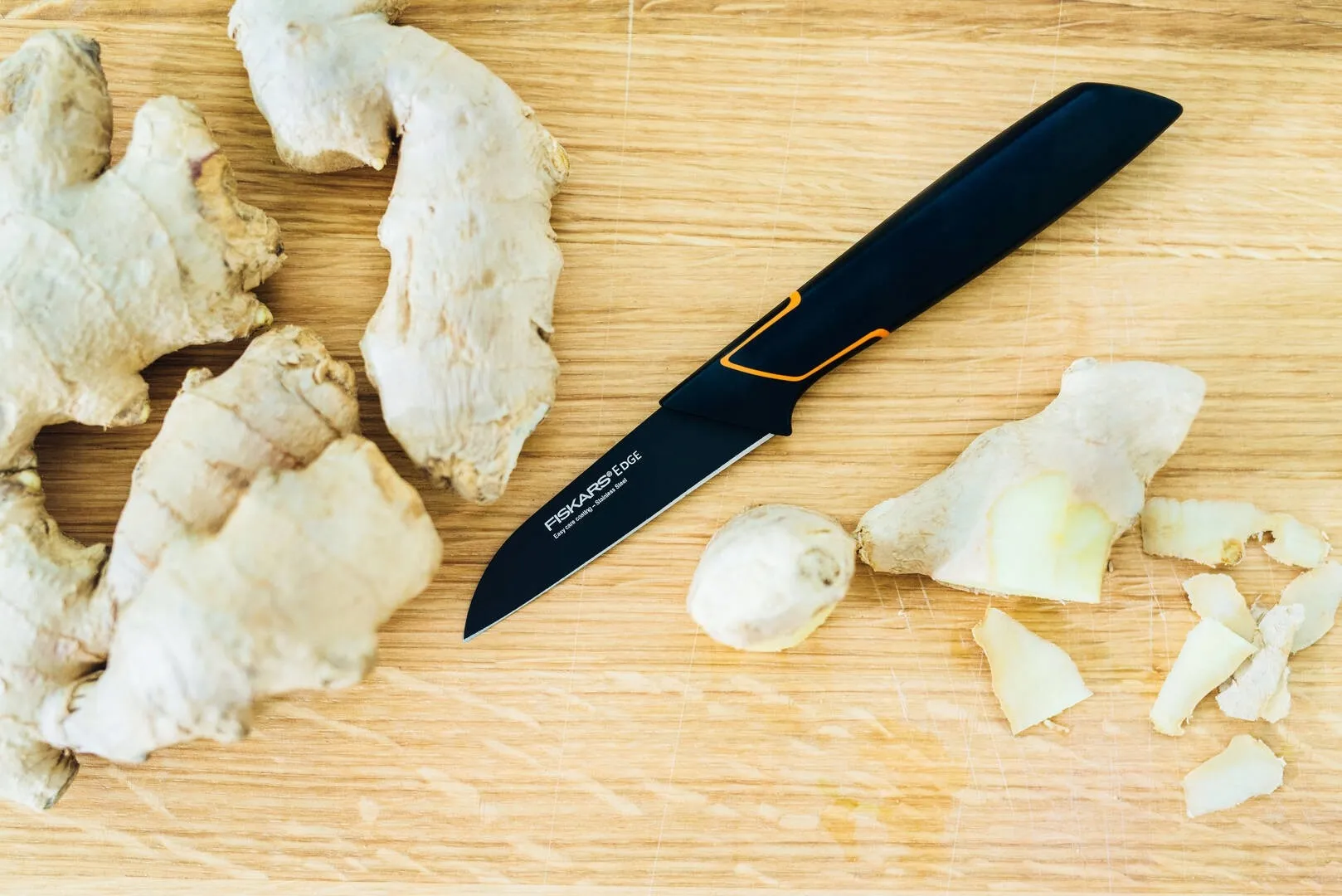 🍽️Limitált kiadás: FISKARS® 5 DB-OS KÉSKÉSZLET FISKARS EDGE BLOKKBAN, ÉLES KONYHAKÉS + ÉLEZŐ SZETT