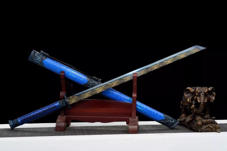 Ručně vyrobená katana, pravá japonská katana s rytým designem černé čepele