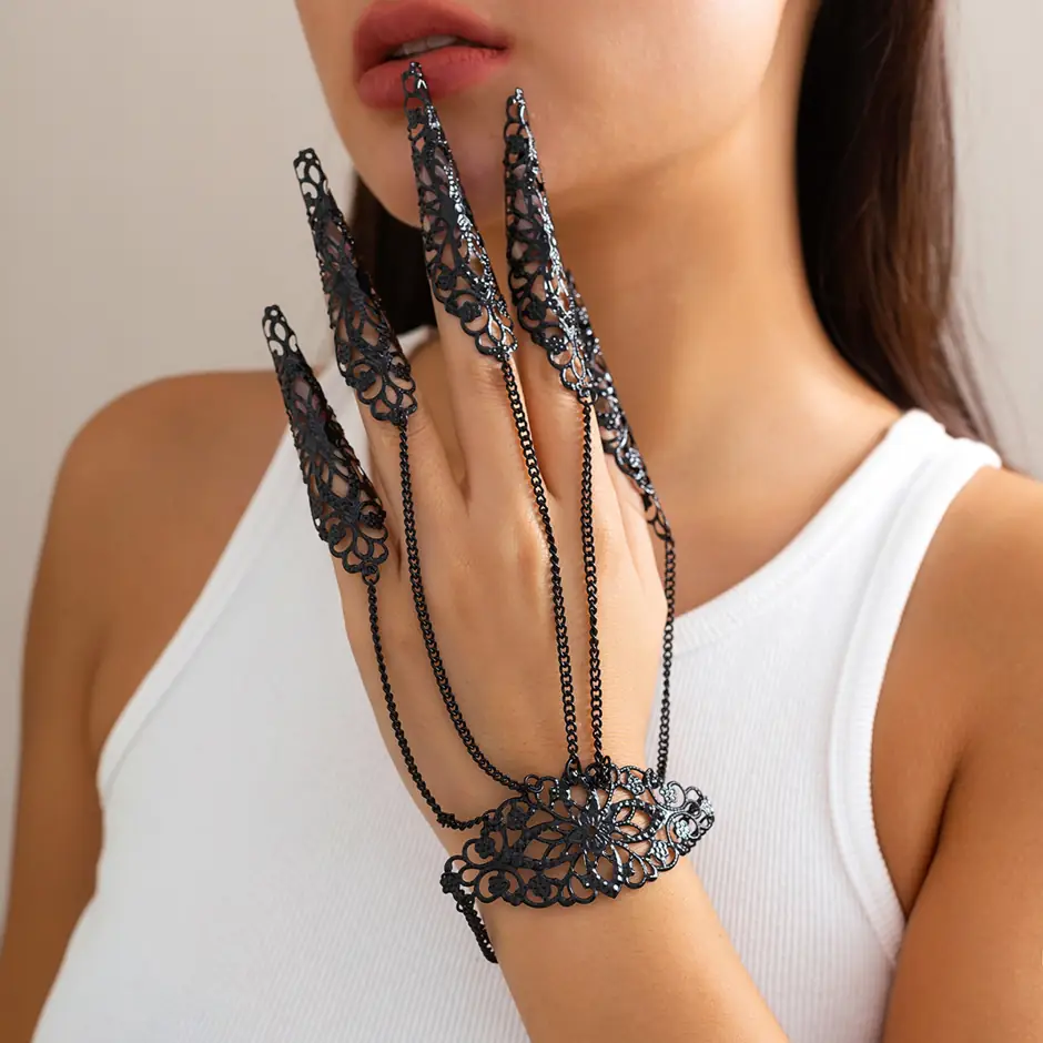 Black &bull; Lace-inspired detail gothic finger chain jewellery