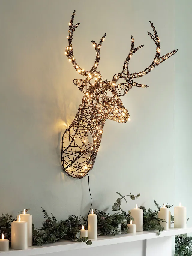 Tête de cerf murale lumineuse en rotin avec LED – 84 cm