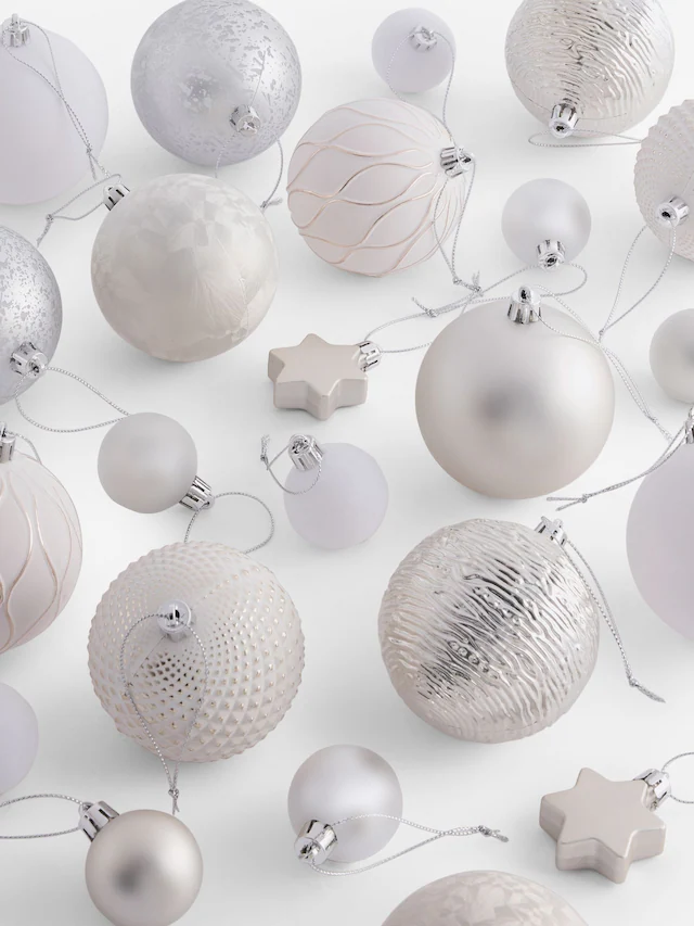 Lot de 50 boules de Noël blanches givrées incassables
