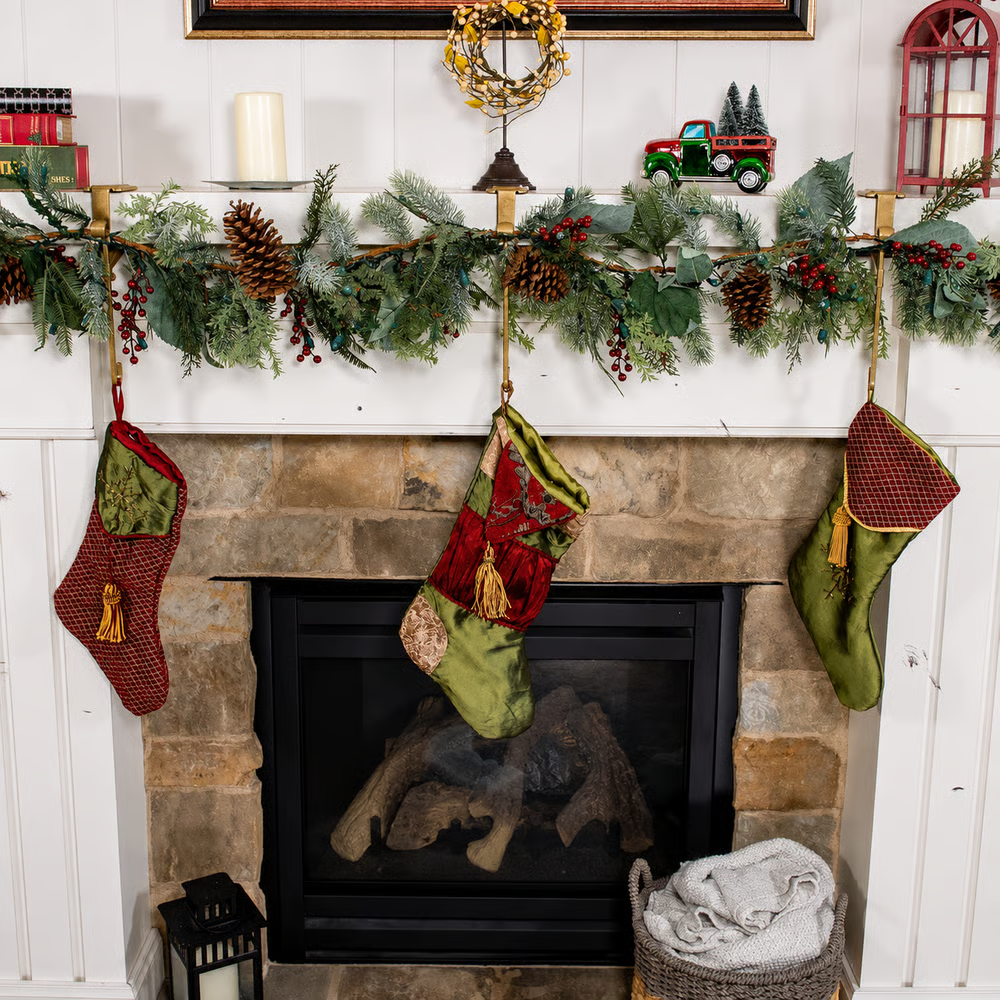 🎄 Adjustable Mantel Stocking & Garland Hanger Set 🔥