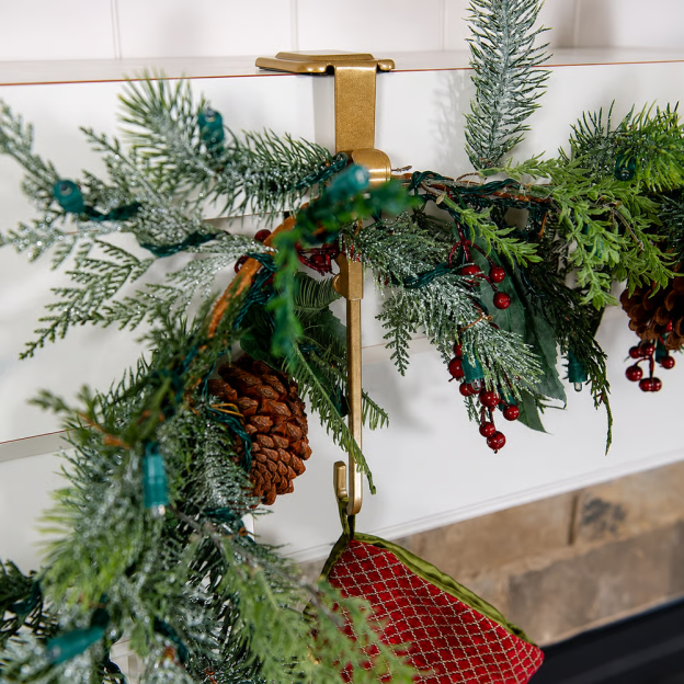 🎄 Adjustable Mantel Stocking & Garland Hanger Set 🔥