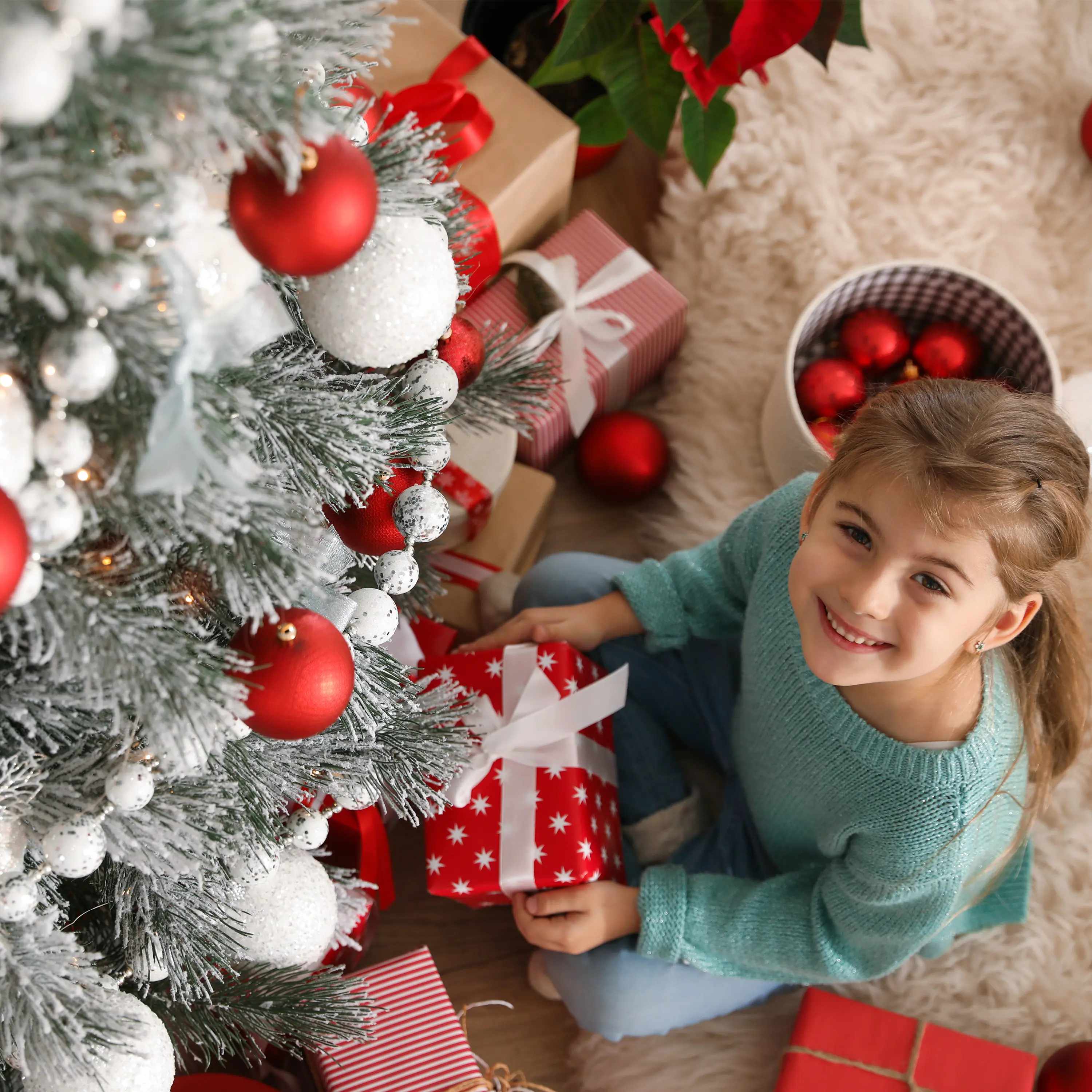 Pre-lit artificial Christmas tree product image 8