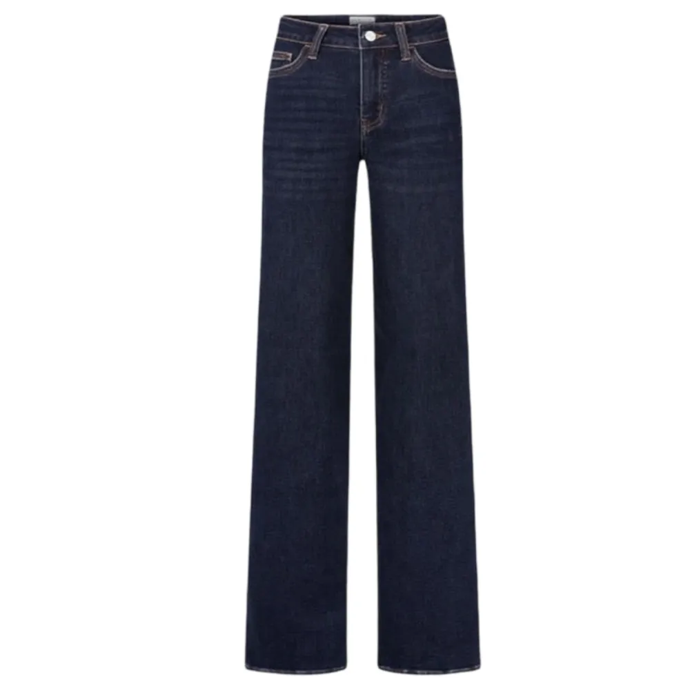 Women’s BBL-Enhancing Wide-Leg Baggy Jeans