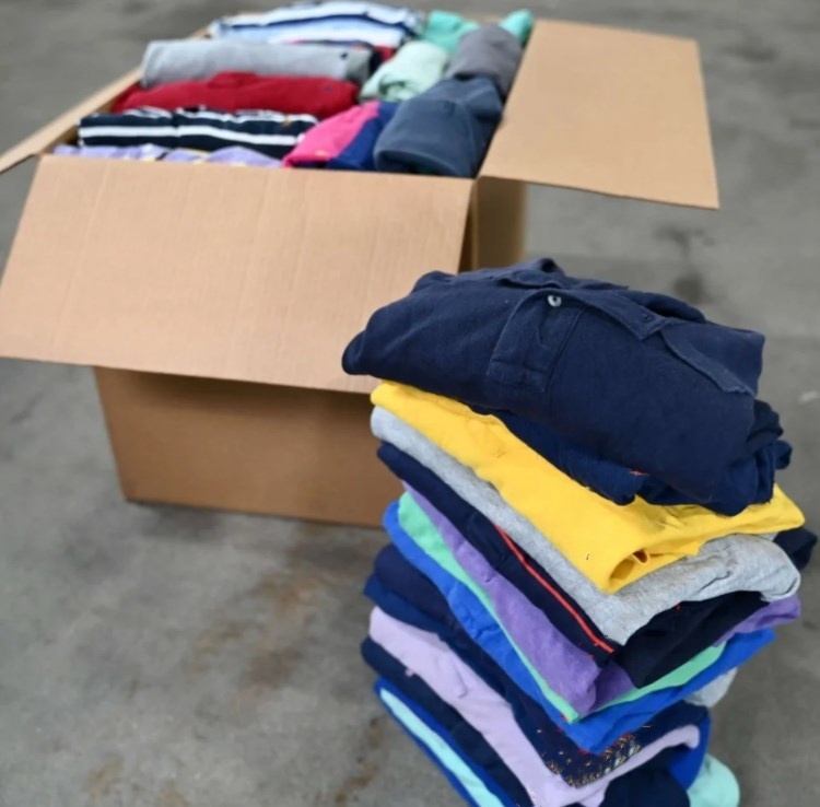 🔥🛒12 Shirts Of Different Colors (both men and women)